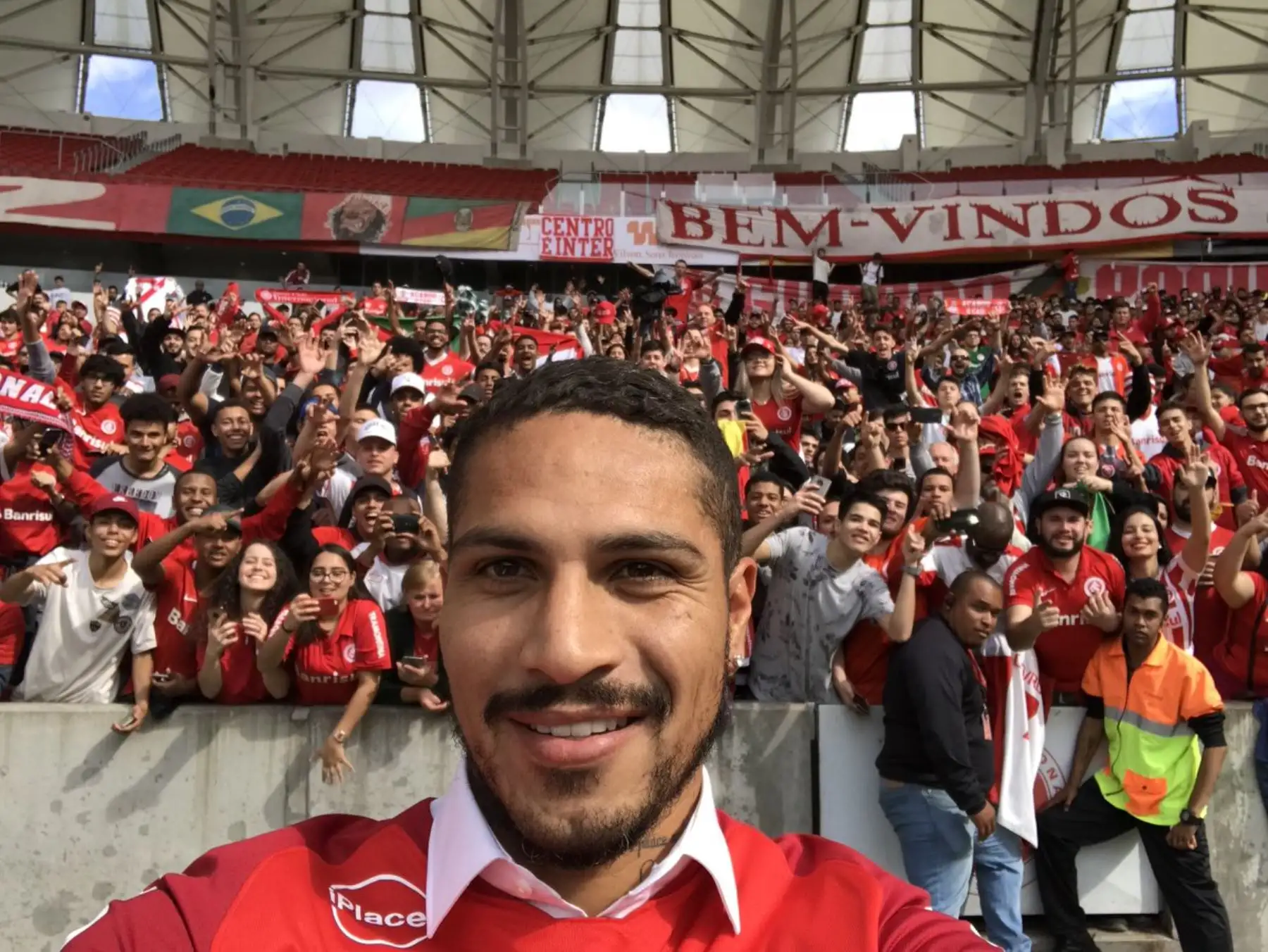 Paolo Guerrero: Apoteósica presentación ante hinchas del Inter de Porto Alegre.  Foto: ANDINA/inter Paolo Guerrero: Apoteósica presentación ante hinchas del Inter de Porto Alegre.  Foto: ANDINA/inter