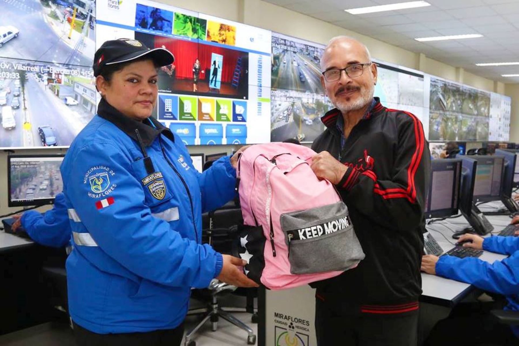 Serena de Miraflores encuentra mochila con más de S/ 25,000 y lo devuelve a su dueño. Foto: ANDINA/Difusión.