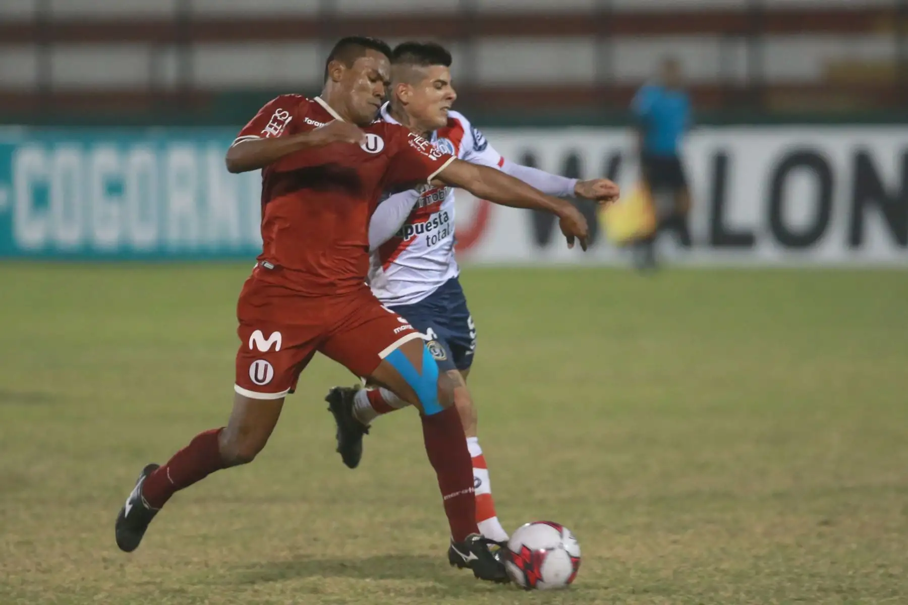 Universitario de Deportes gano a  Deportivo Municipal 2- 0, en el estadio Miguel Grau  del Callao. Foto: ANDINA/Jhony Laurente