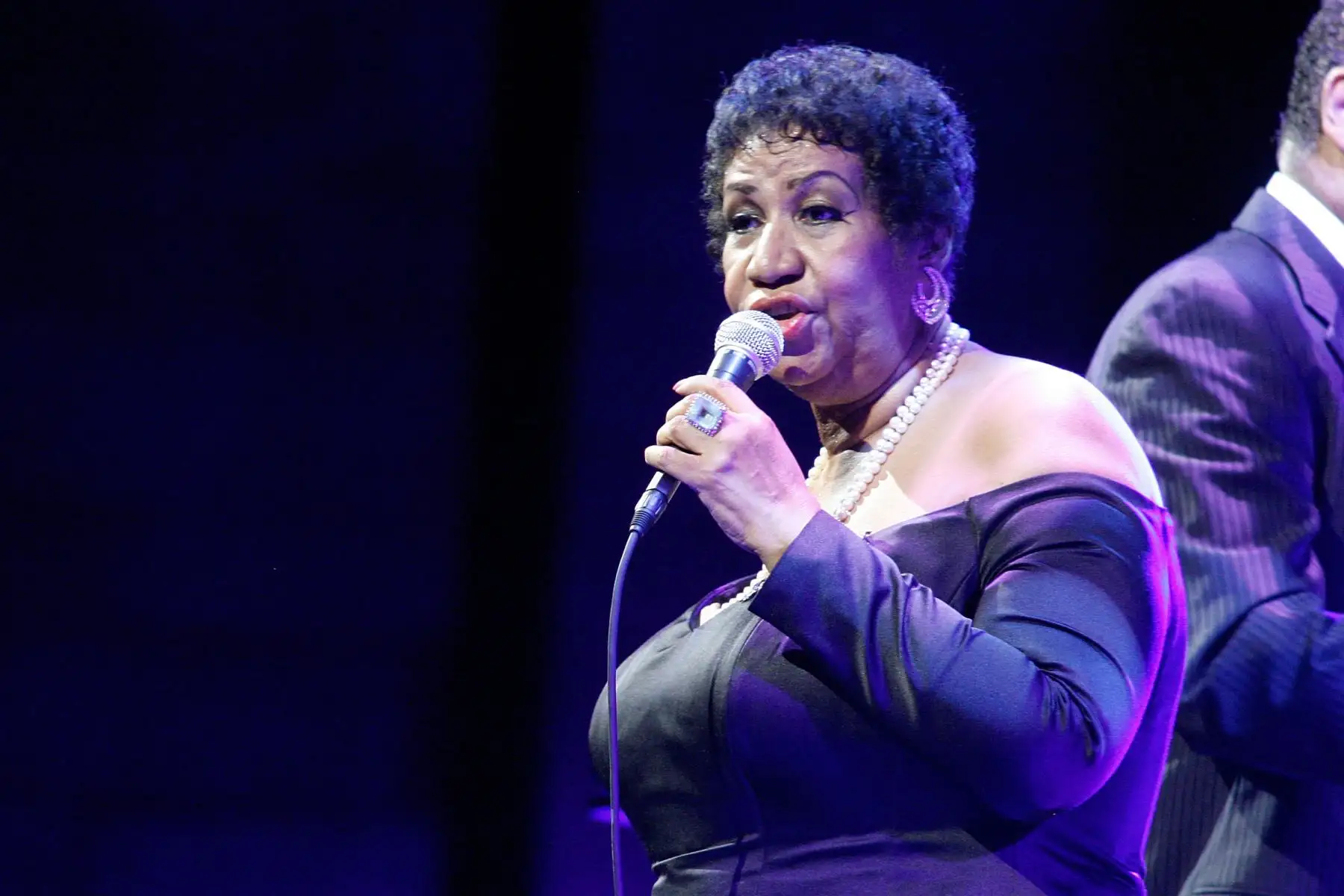 En esta foto de archivo tomada el 3 de mayo de 2011, Aretha Franklin asiste al evento Candie