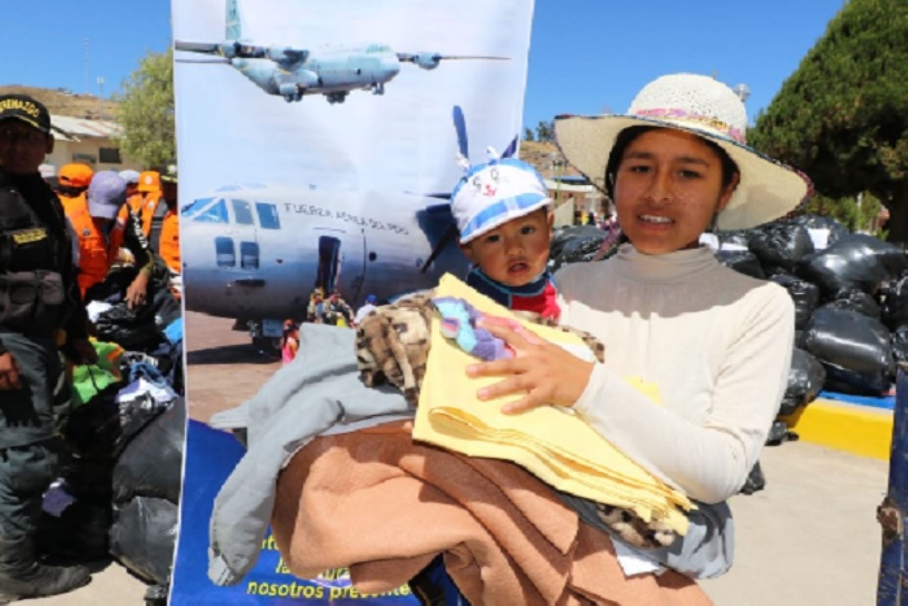 Fuerza Aérea del Perú desarrolló el segundo día de la operación “Alas de Esperanza IV” que comprende la entrega de ayuda humanitaria en beneficio de los pobladores afectados por las heladas en el distrito de Coracora, en la provincia de Parinacochas, región Ayacucho.