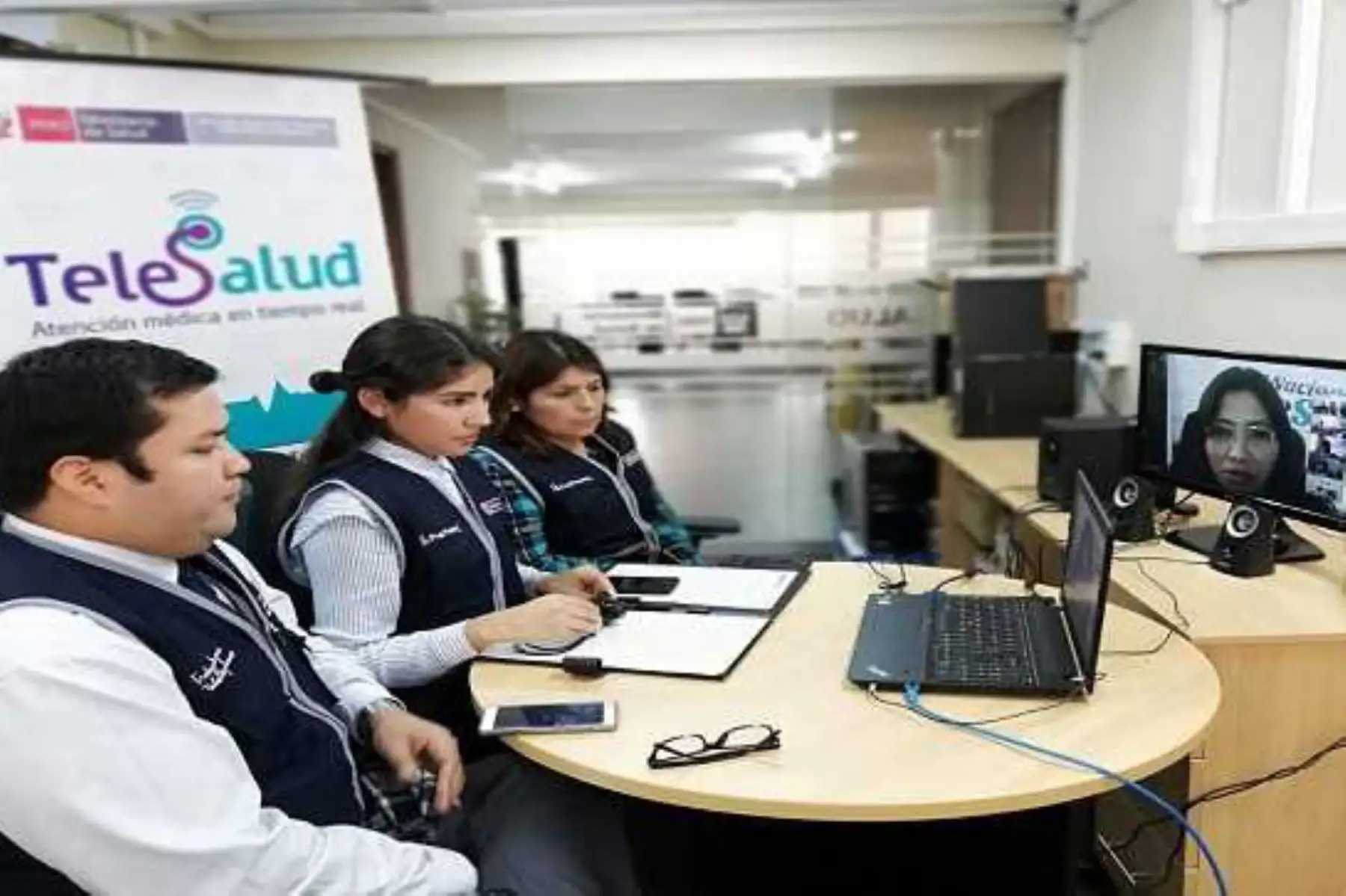 Ocho establecimientos de salud de las regiones Madre de Dios y Tacna se sumaron hoy a la Red Nacional de Telesalud, sistema que permite brindar servicios de salud especializados a distancia y en tiempo real a miles de pobladores del sur del país.