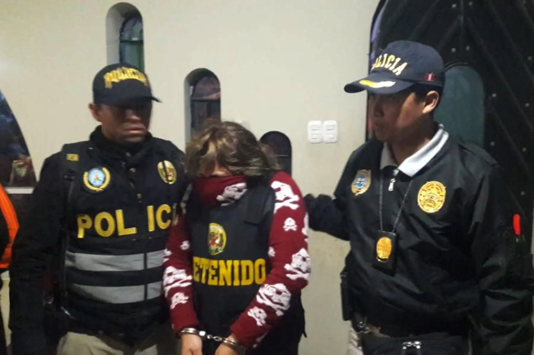 La Policía Nacional del Perú (PNP) y el Ministerio Público detuvieron esta madrugada a 36 integrantes de la organización criminal los Intocables de Ica, dedicada al tráfico ilícito de drogas, receptación y tenencia ilegal de armas y artefactos explosivos en la zona sur del país. Foto: ANDINA/Mininter.
