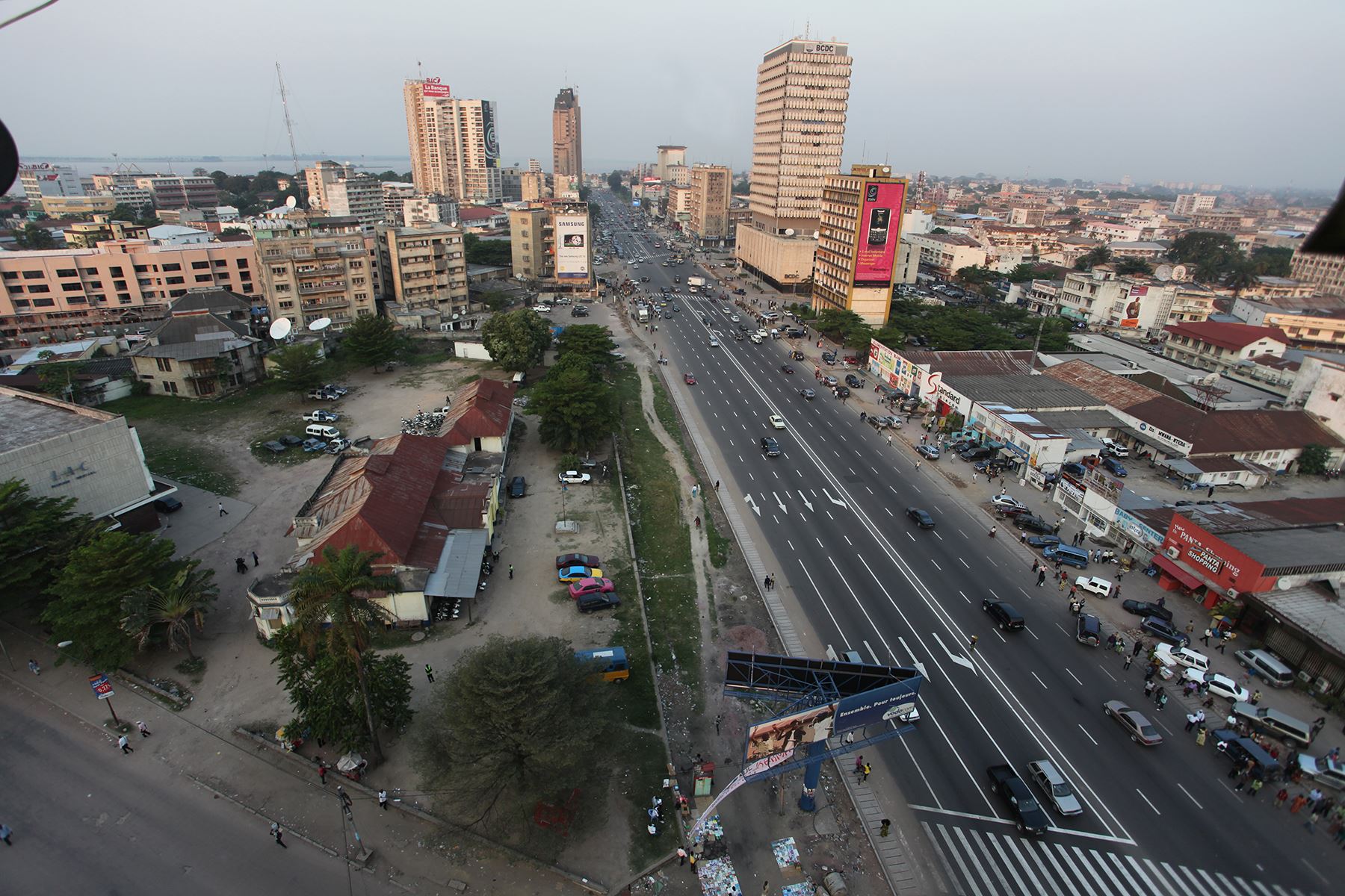 Kinshasa. La capital y mayor ciudad de la República del Congo es la tercera ciudad más habitada de África (El Cairo, primero, y Lagos, segunda), con más de 10 millones de habitantes. Se proyecta que en el 2100 albergue a 83 millones de personas.  Foto: MONUSCO/ Myriam Asmani