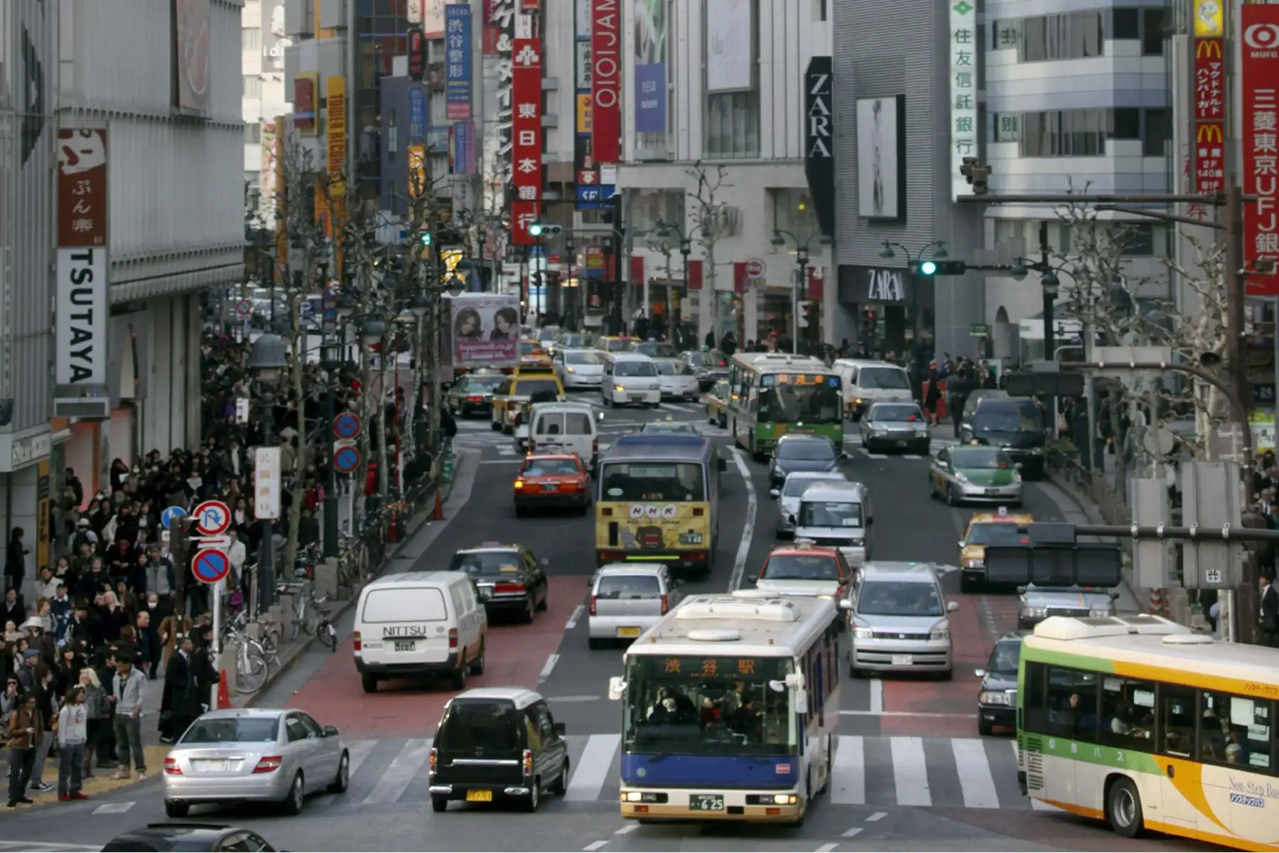 Tokio. Pero no todas las mega ciudades incrementarán sus poblaciones. Es el caso de la capital de Japón, la ciudad más poblada del mundo con 36 millones de habitantes. Hacia el final del siglo abandonará esa posición para ocupar el lugar 28 entre las ciudades más pobladas del mundo con solo 25 millones de personas.  Foto: EFE
