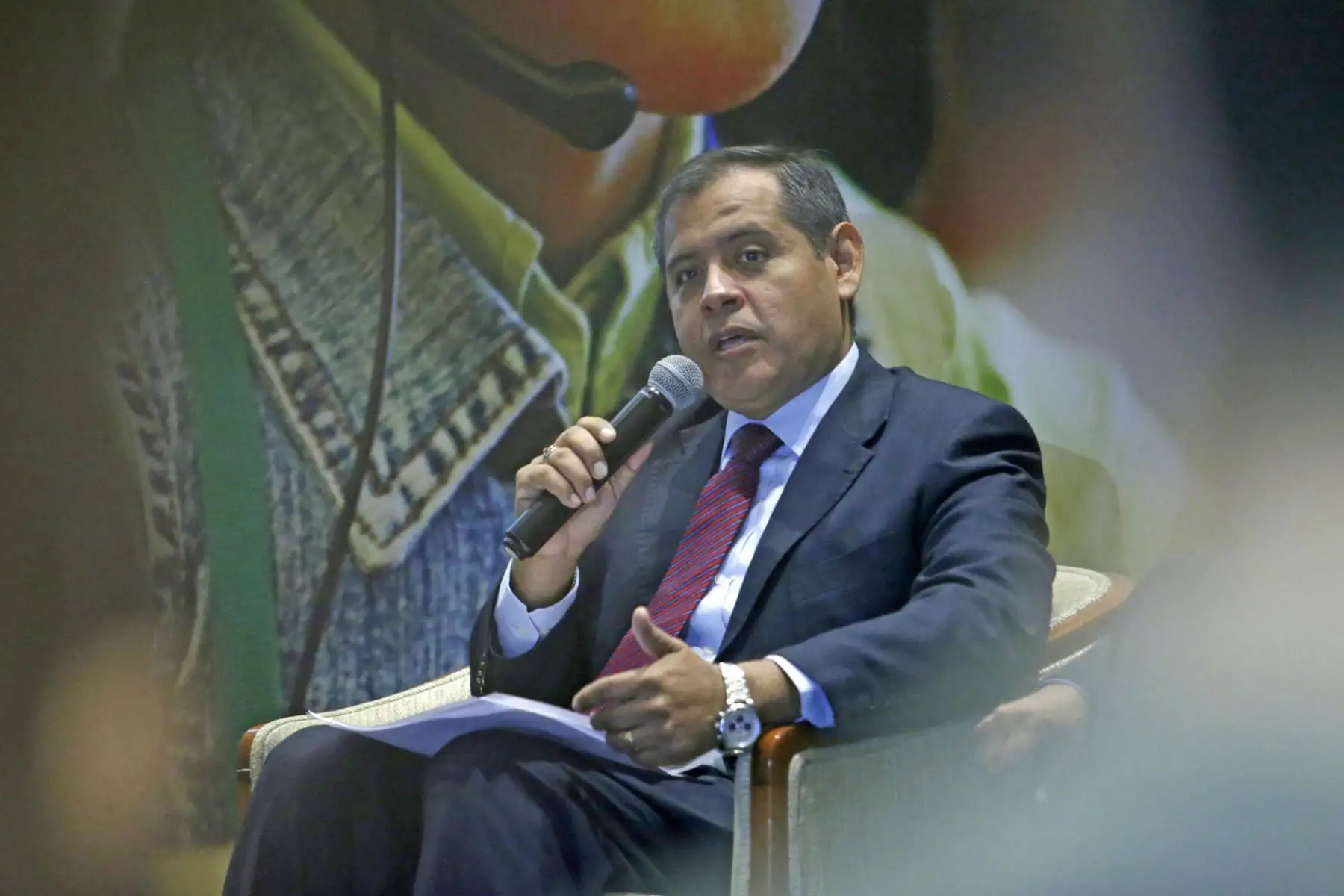 Ministro de Agricultura, Gustavo Mostajo durante su intervención en  los 10 años del programa "Obras por Impuestos". Foto: ANDINA/Melina Mejía