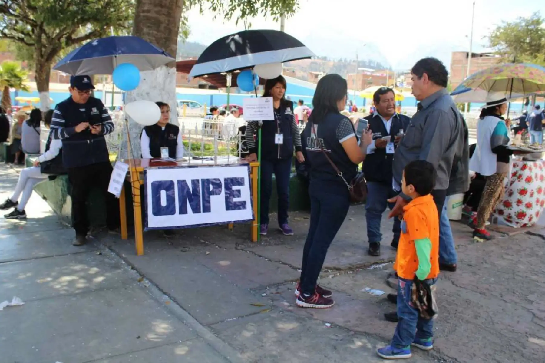 La Oficina Descentralizada de Procesos Electorales (ODPE) de Huaraz, en la región Áncash, inició la entrega de credenciales a los ciudadanos que desempeñarán la labor de miembros de mesa en las Elecciones Regionales y Municipales, que se realizarán en todo el país el 7 de octubre próximo.