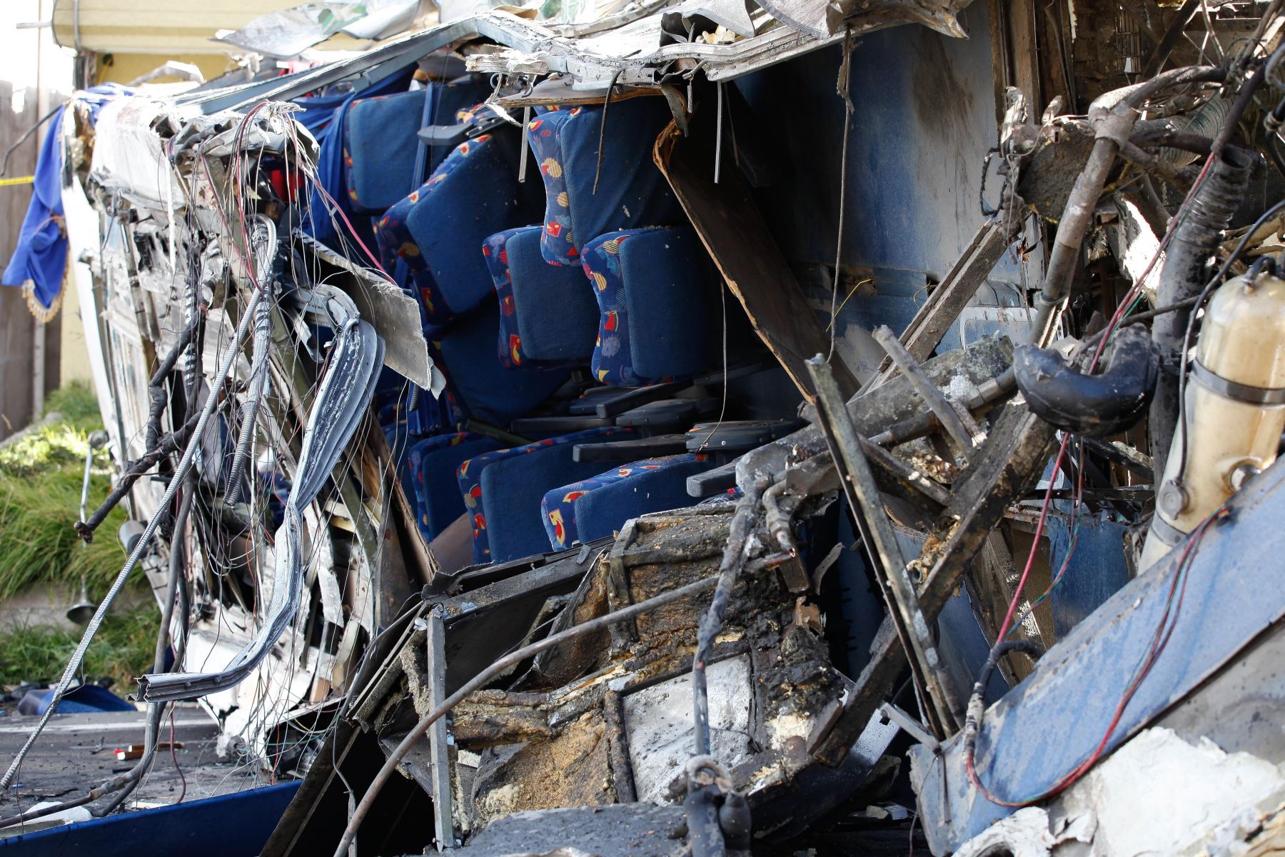 Autobús de pasajeros que chocó en la carretera andina que une Quito con Papallacta Foto: EFE