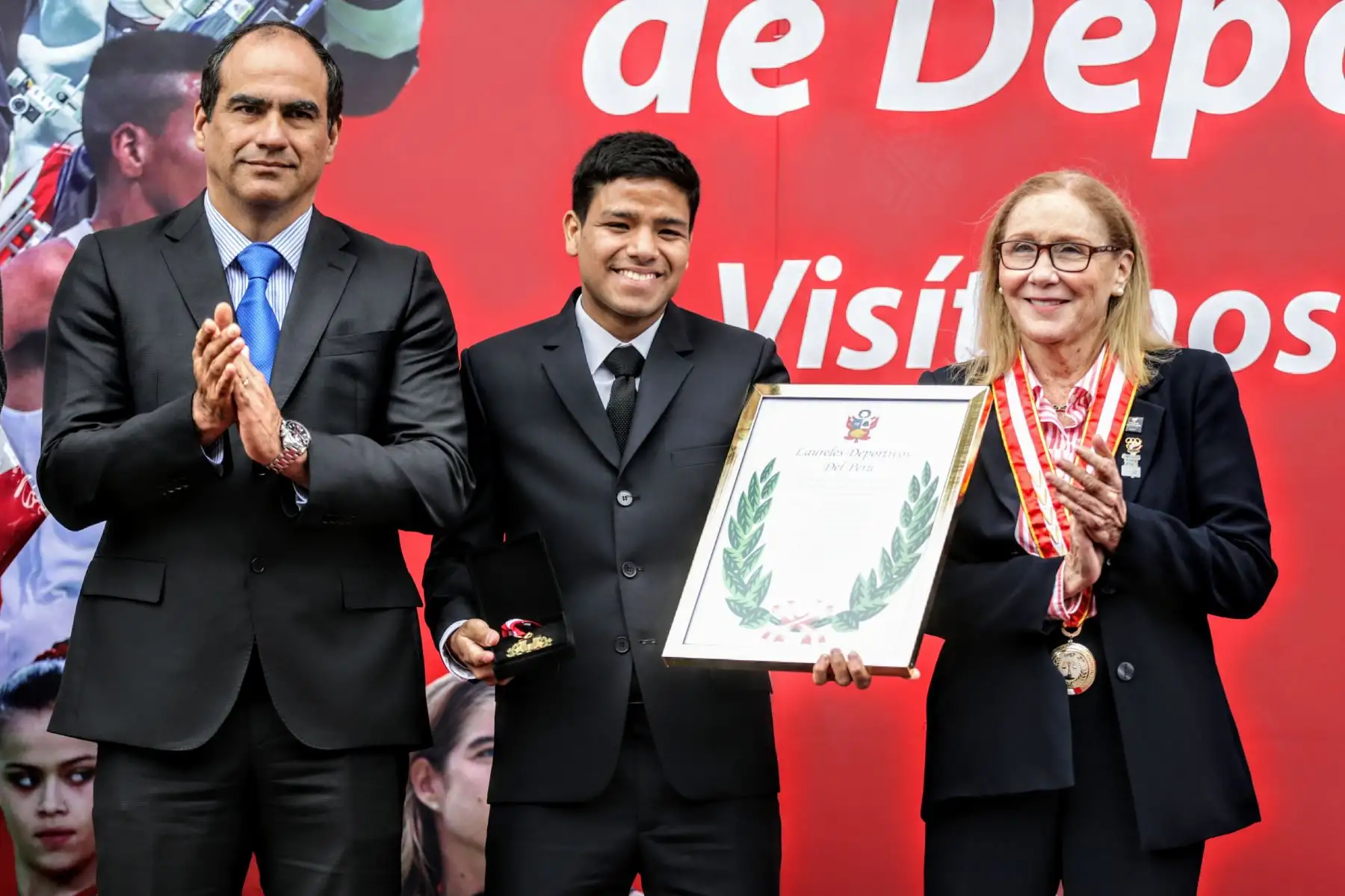 Entrega de los Laureles Deportivos a Alexandra Grande y a Jesús Altamirano en el Estadio Nacional de Lima. Foto: ANDINA/Luis Iparraguirre