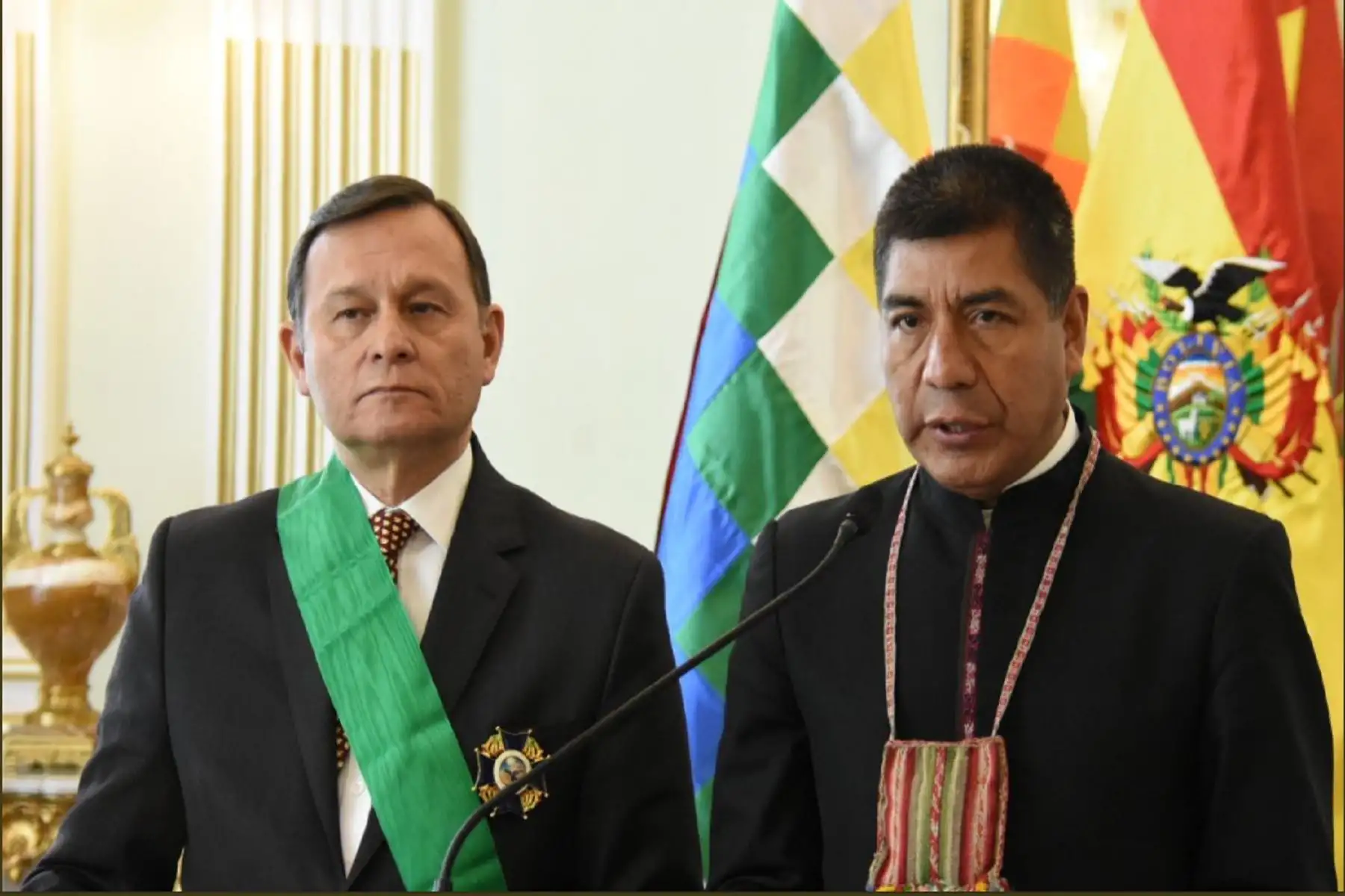 Canciller Néstor Popolizio y su homólogo boliviano, Fernando Huanacuni.