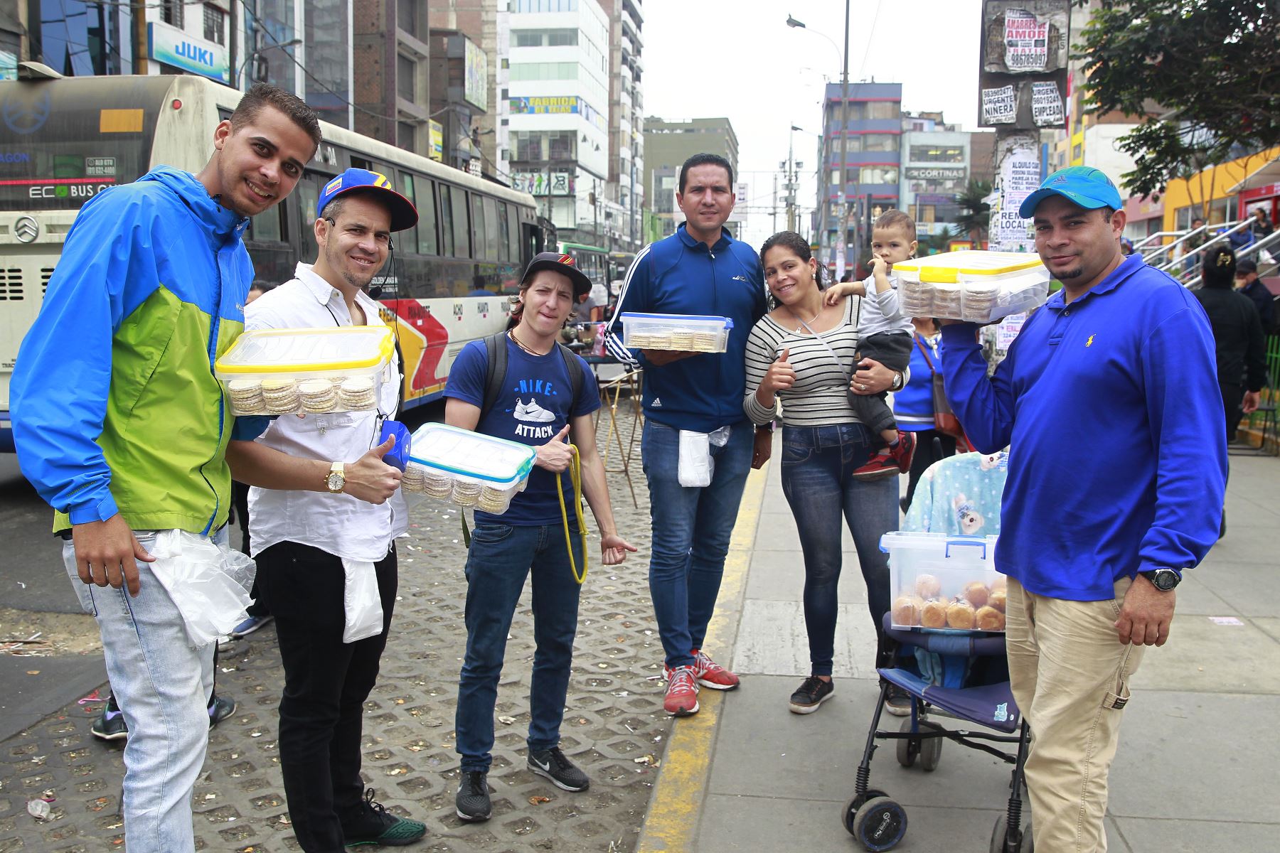 Venezolanos tuvieron comentarios a favor y en contra en relación a anuncio de exigencia de pasaporte. Foto: ANDINA/Eddy Ramos