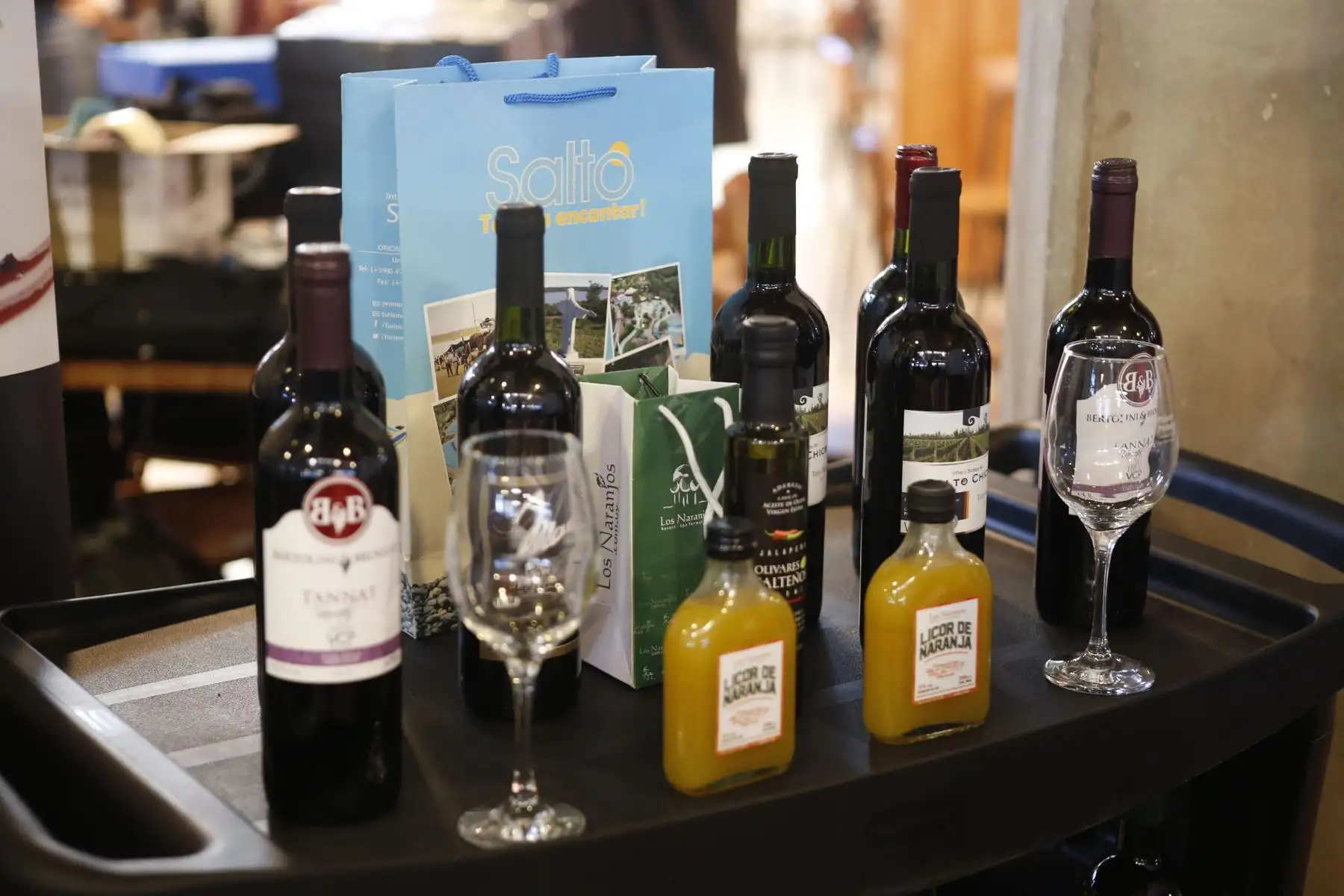 Vinos y licores de naranja típicos de la región del Corredor de los Pájaros Pintados de Uruguay Foto: EFE