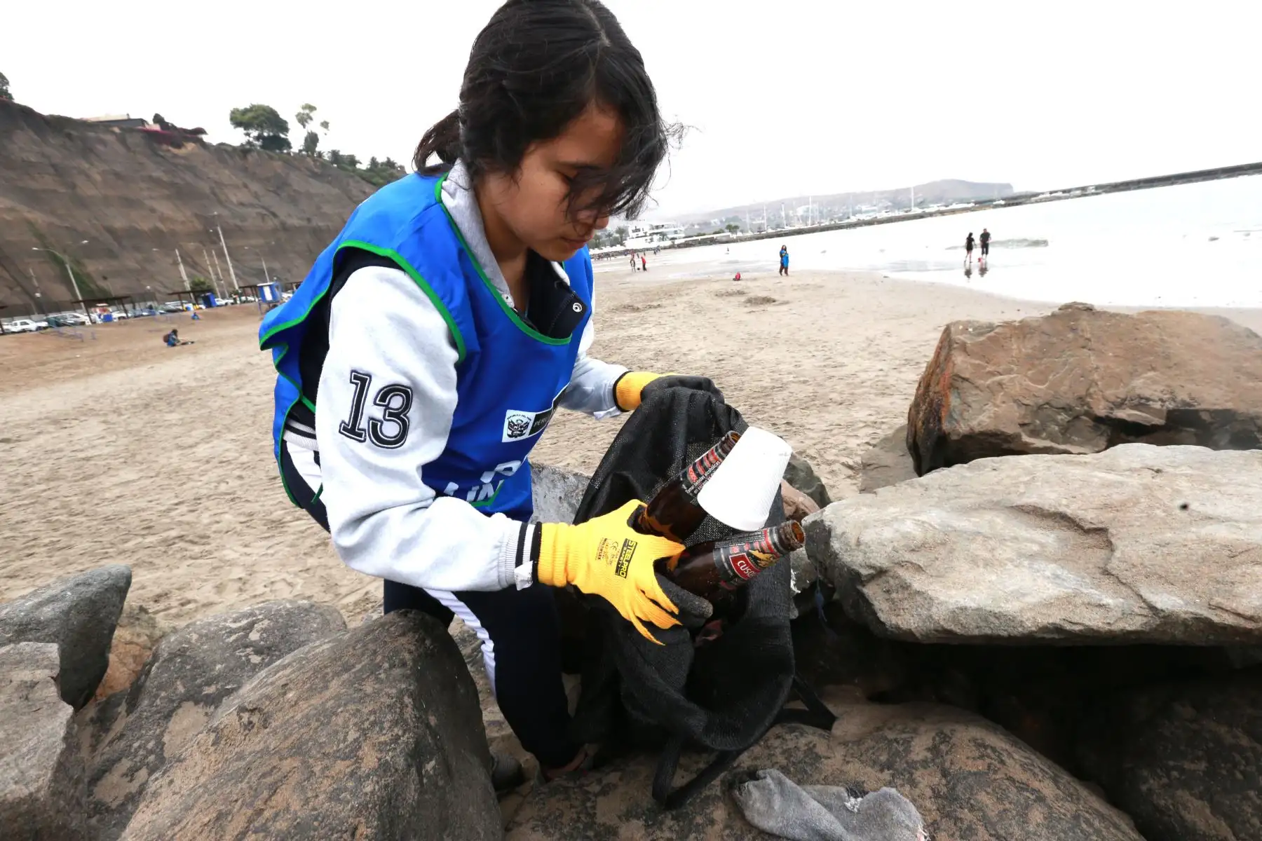 Campaña ECO IPD por el cuidado del medio ambiente, se realizo con la limpieza de la playa Yuyos en la Costa Verde.Foto: ANDINA/Norman Córdova