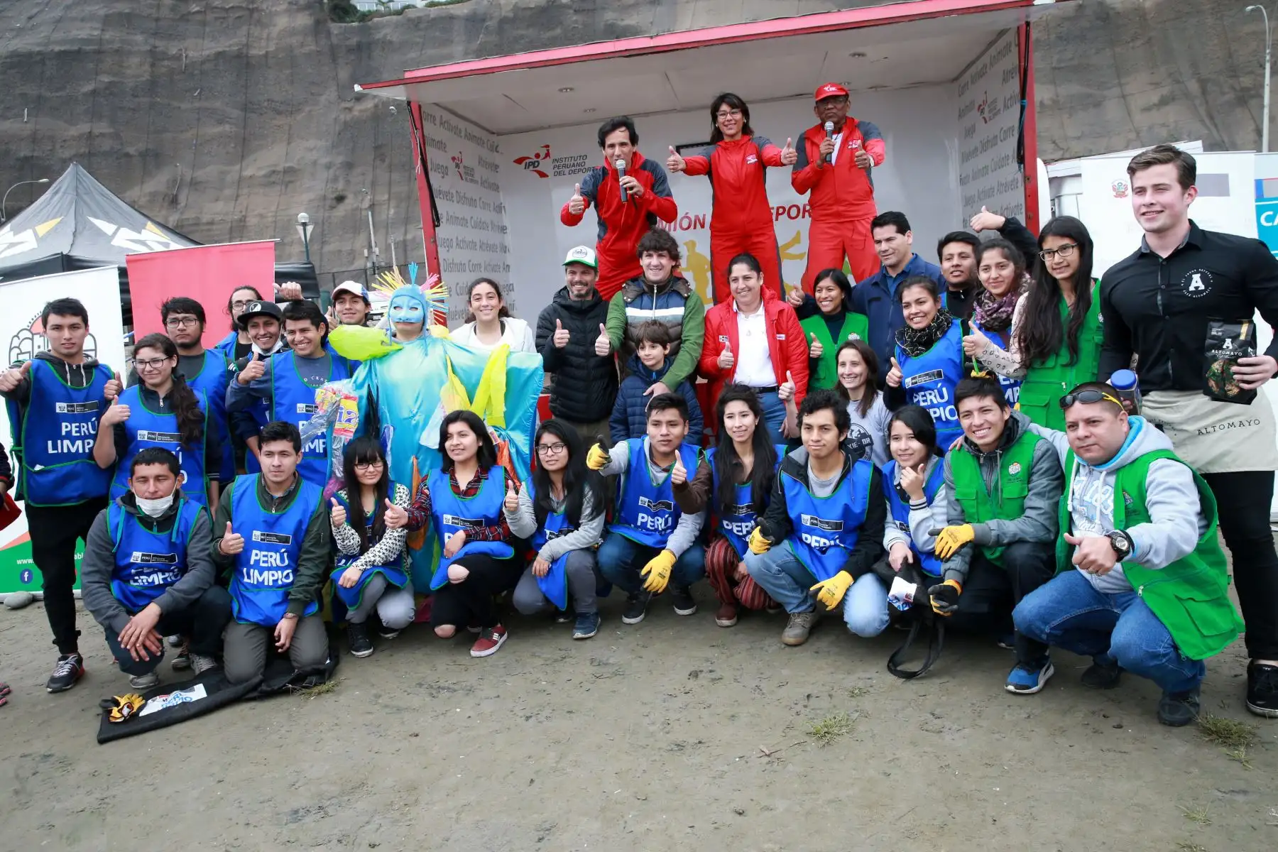 El Instituto Peruano del Deporte (IPD) y el Ministerio del Ambiente iniciaron la campaña ECO IPD por el cuidado del medio ambiente, que en esta ocasión se realizo con la limpieza de la playa Yuyos en la Costa Verde.Foto: ANDINA/Norman Córdova