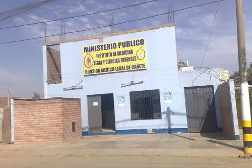 A la morgue de Cañete llegó el cadáver de la niña recuperado por la Policía Nacional de una sala de bombeo subterránea ubicada en la Plaza de Armas del balneario de Cerro Azul, a fin de determinar si es Xohana Guerra, la menor de 2 años de edad desaparecida el jueves 16 de agosto.
