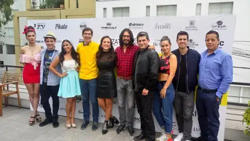 Elenco de cinta "Nada es lo que parece".
