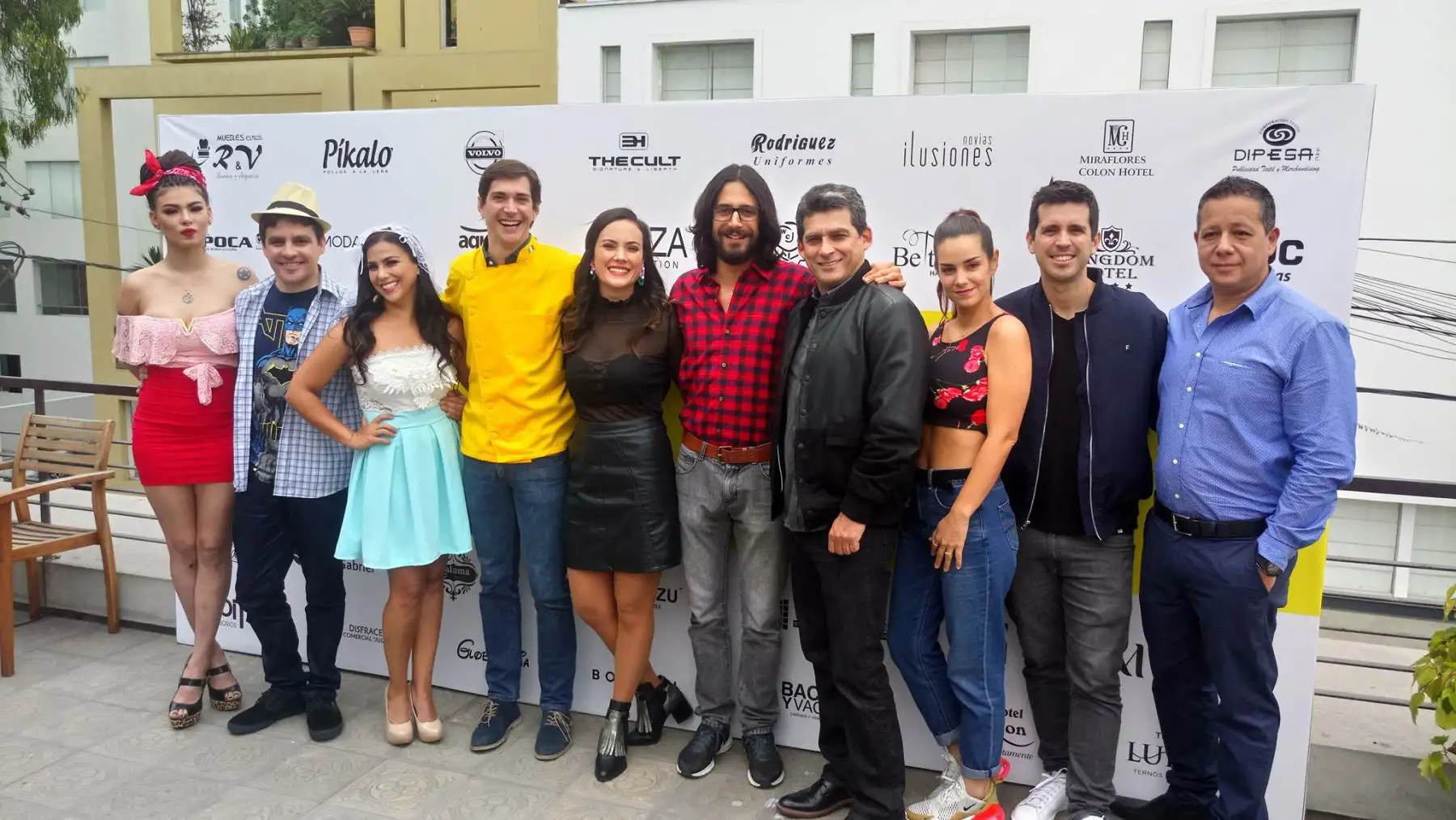 Elenco de cinta "Nada es lo que parece".