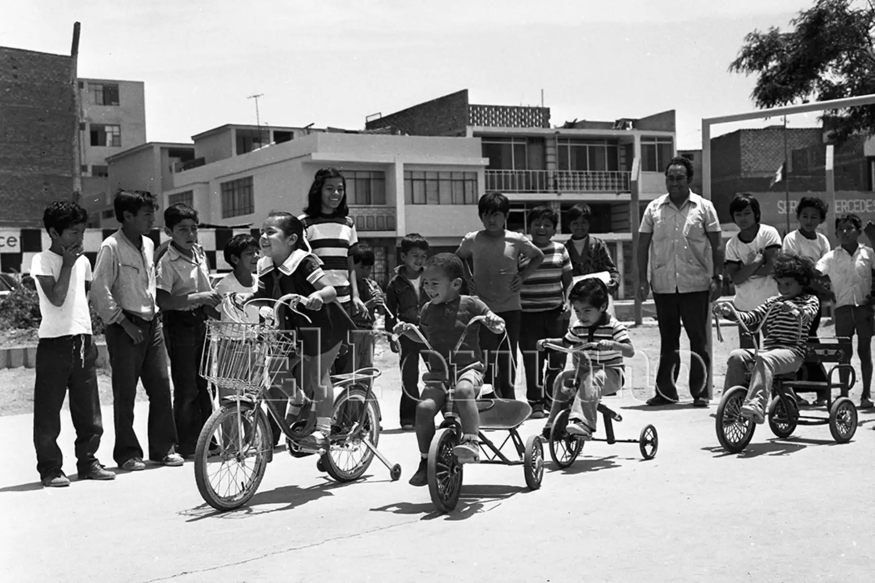 Carrera de triciclos (1974)
. Foto:Archivo Histórico El Peruano
