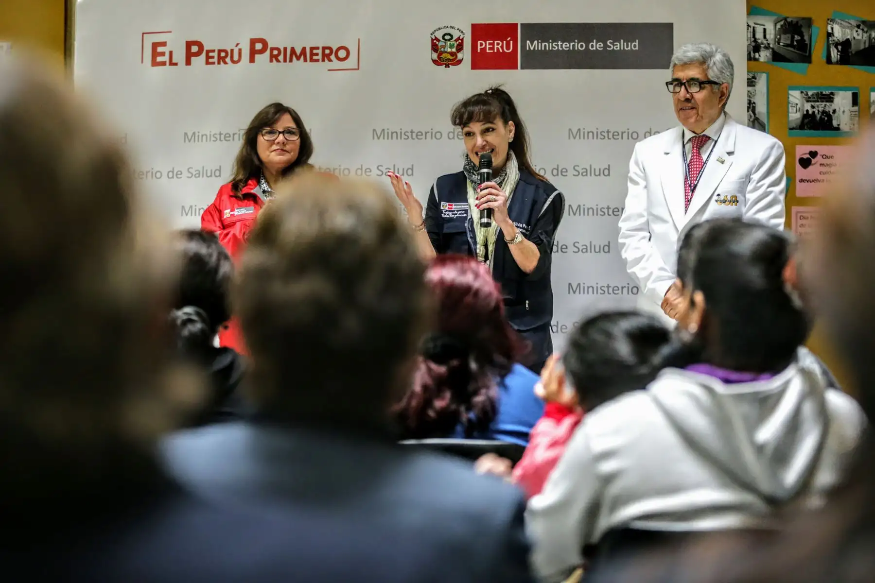 Ministras de Salud, Silvia Pessah, y de la Mujer y Poblaciones Vulnerables, Ana María Mendieta, visitan el Instituto Nacional de Salud del Niño con lotivo del día del niño. Foto: ANDINA/Luis Iparraguirre