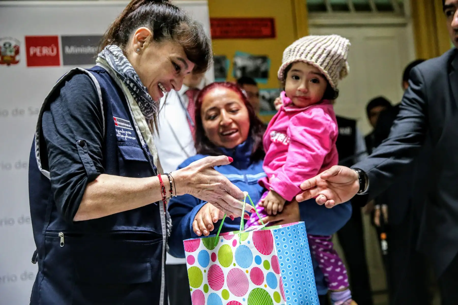 Ministras de Salud, Silvia Pessah, y de la Mujer y Poblaciones Vulnerables, Ana María Mendieta, visitan el Instituto Nacional de Salud del Niño con lotivo del día del niño. Foto: ANDINA/Luis Iparraguirre
