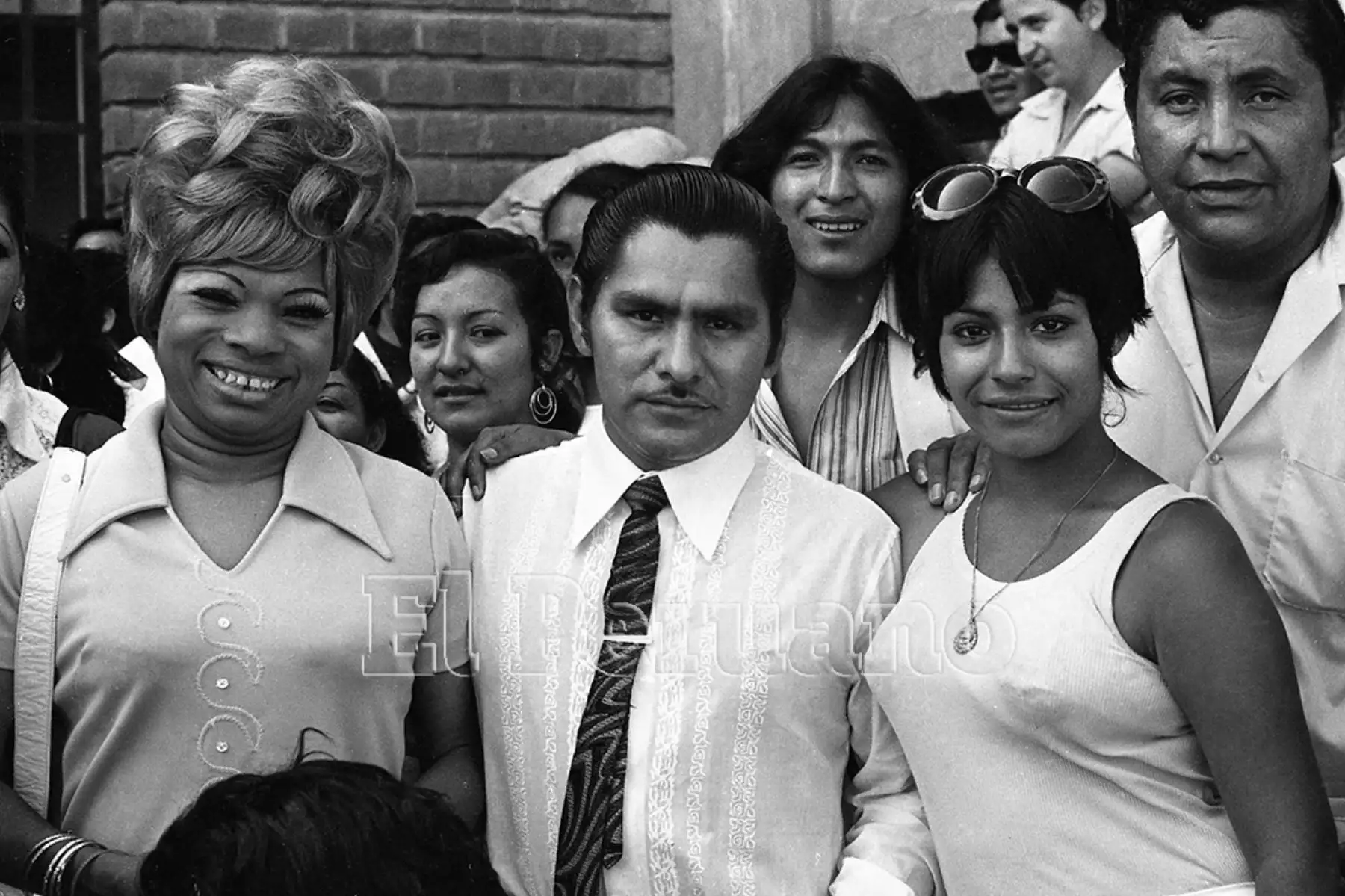 Lucha Reyes, Pablo Mesías y Lucía de la Cruz durante la Caravana Artística, organizada por el diario La Crónica. Artistas de la música criolla se presentaron en el Centro de Inculpados de Lurigancho (1973). Foto: Archivo Histórico de El Peruano/Máximo Miralles.