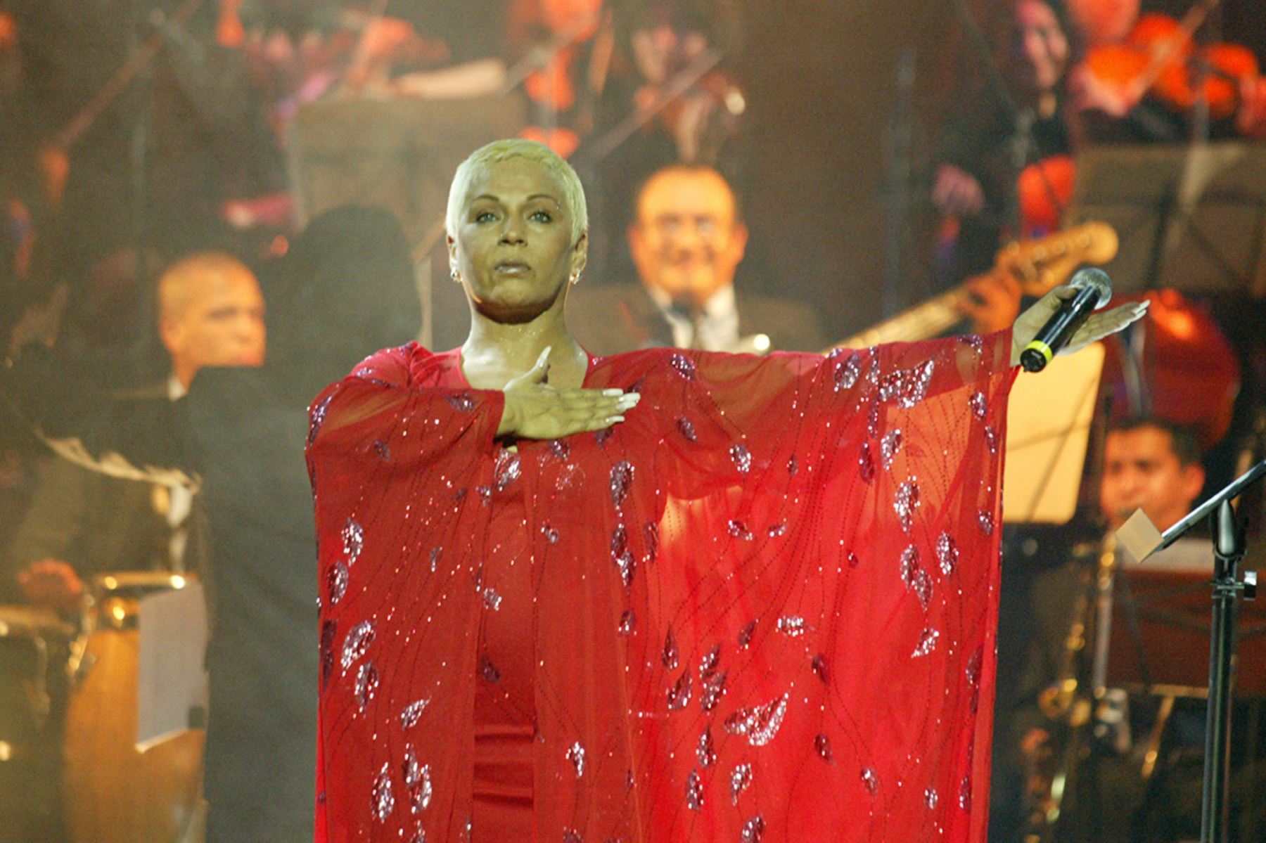 Lucía de la Cruz en concierto (2005). Foto: Difusión