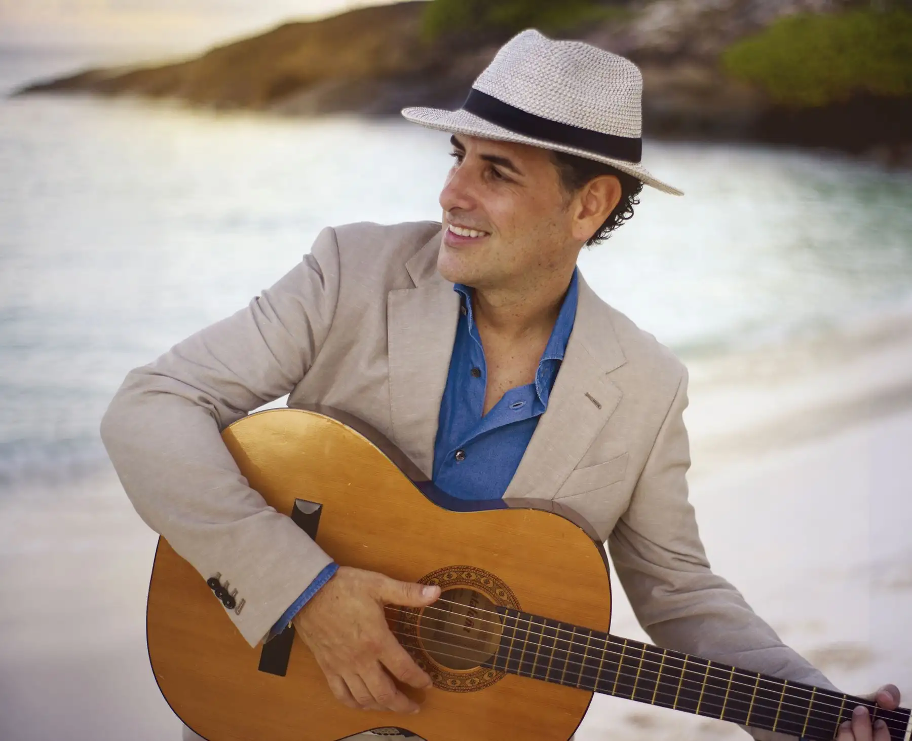 Juan Diego Flórez luce así en la portada de este nuevo trabajo ya disponible en las plataformas digitales.