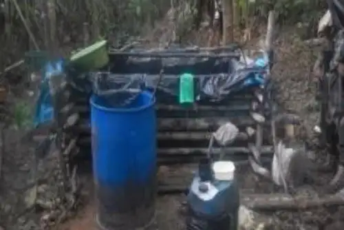 Policía Nacional destruye laboratorio rústico de droga en Ucayali