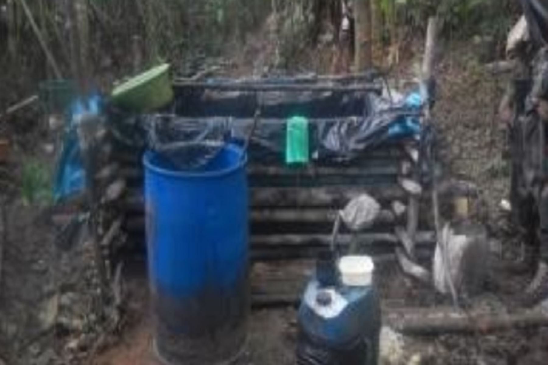Policía Nacional destruye laboratorio rústico de droga en Ucayali