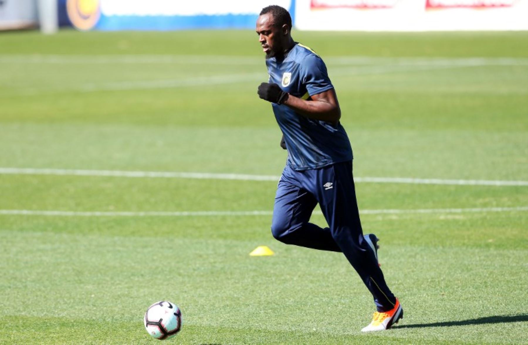 Usain Bolt comenzó a entrenar decidido a emprender su inicio como futbolista profesional
