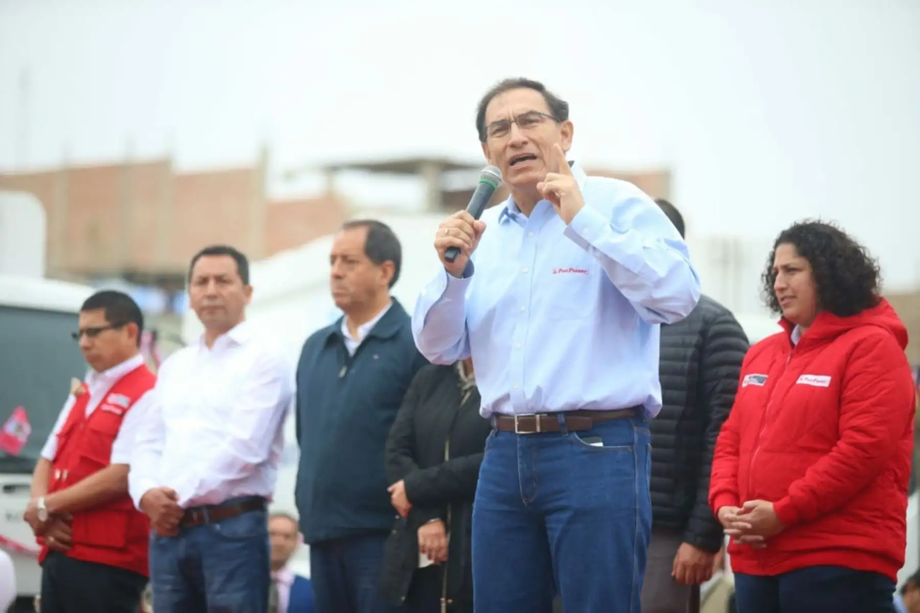El presidente Vizcarra participó en la ceremonia de entrega de 10 compactadoras para la gestión de residuos sólidos en el distrito de José Leonardo Ortiz, provincia de Chiclayo, región Lambayeque.
La entrega de dicha maquinaria busca garantizar el servicio de limpieza pública en condiciones adecuadas, en beneficio de cerca de 200 mil habitantes de esa localidad. Foto: ANDINA/Prensa Presidencia