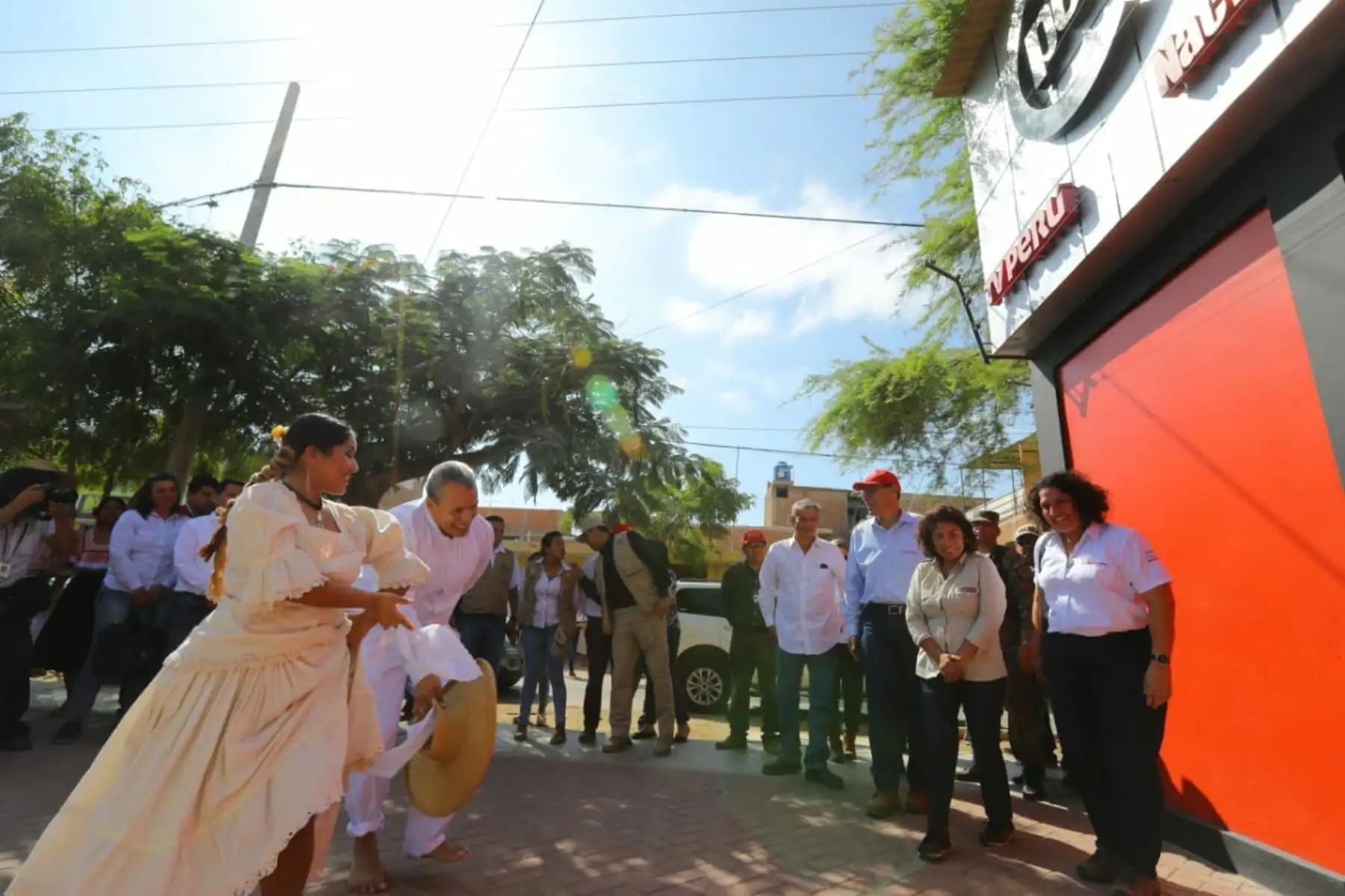 El jefe de Estado, Martín Vizcarra ,arribó a la región Piura, donde inaugurará la señal de Televisión Digital Terrestre que funcionará en seis ciudades del país: Piura, Chiclayo, Trujillo, Huancayo, Arequipa y Cusco.Foto: ANDINA/Prensa Presidencia