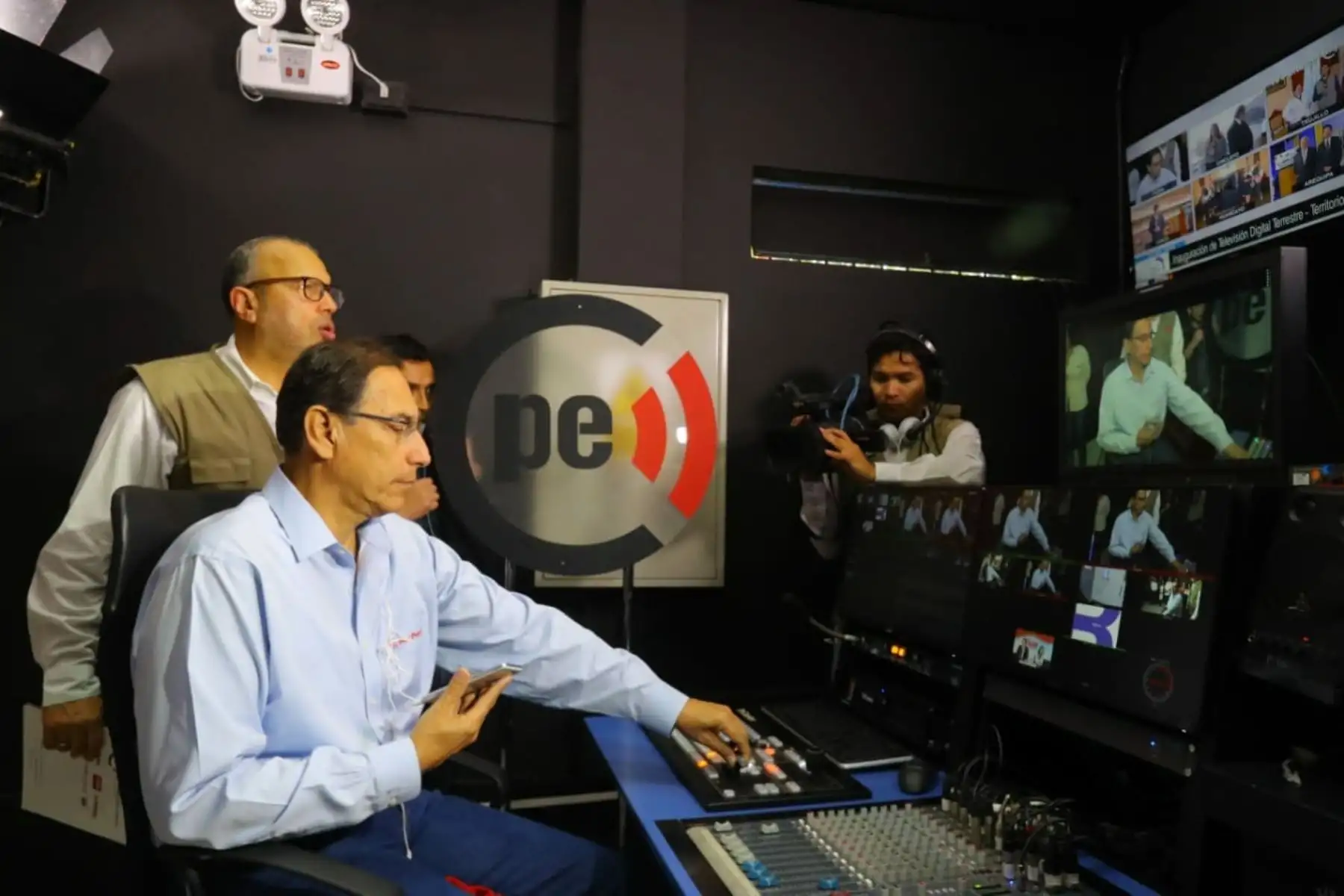 El jefe de Estado, Martín Vizcarra ,arribó a la región Piura, donde inaugurará la señal de Televisión Digital Terrestre que funcionará en seis ciudades del país: Piura, Chiclayo, Trujillo, Huancayo, Arequipa y Cusco.Foto: ANDINA/Prensa Presidencia