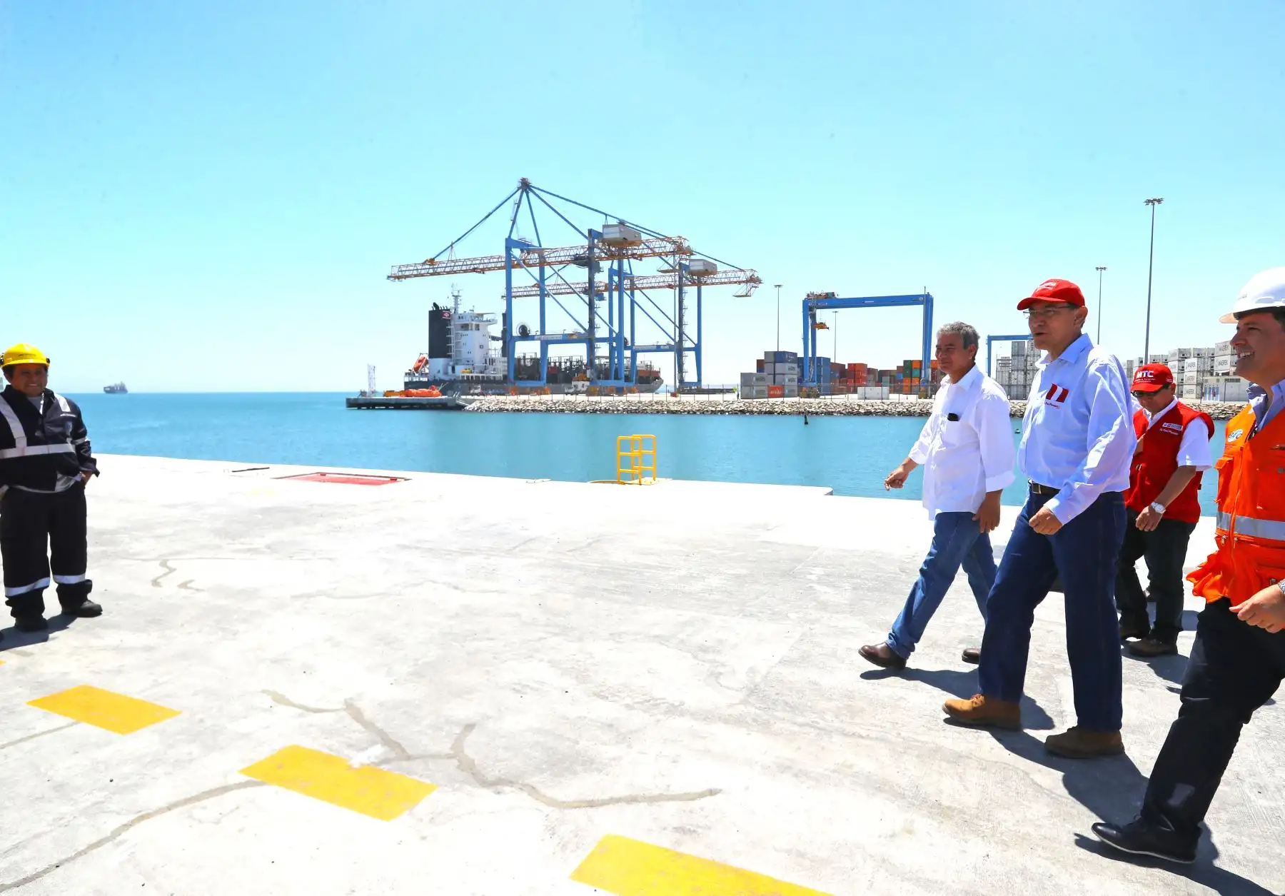 En el puerto de Paita, el presidente del la República ,Martin Vizcarra, entrega las obras de rehabilitación del muelle espigón que mejora las condiciones de atención de este importante terminal portuario. Foto: ANDINA/Prensa Presidencia