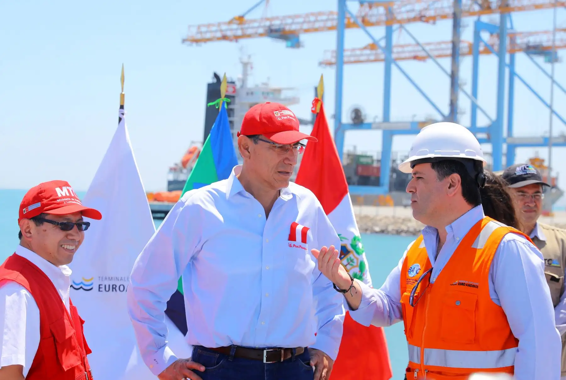En el puerto de Paita, el presidente del la República ,Martin Vizcarra, entrega las obras de rehabilitación del muelle espigón que mejora las condiciones de atención de este importante terminal portuario. Foto: ANDINA/Prensa Presidencia