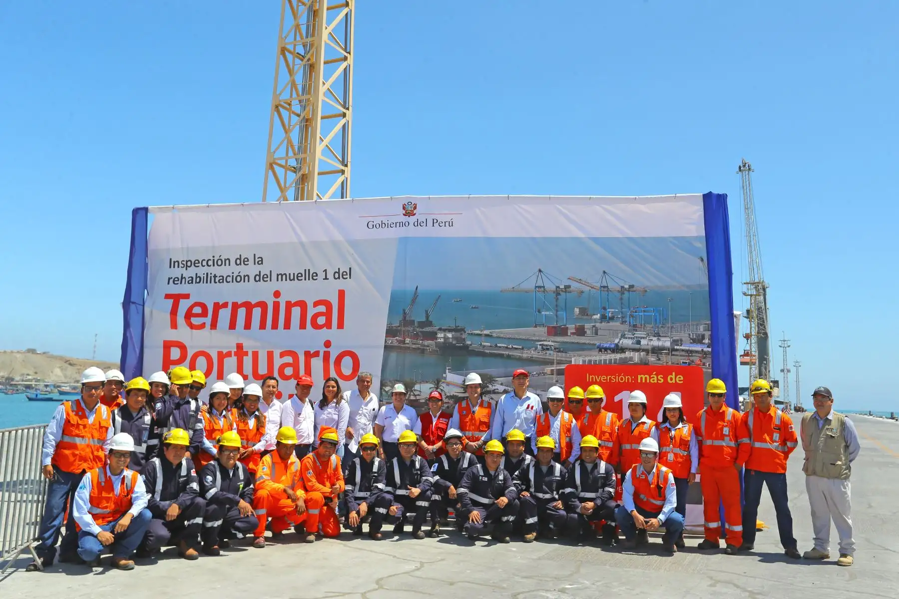 En el puerto de Paita, el presidente del la República ,Martin Vizcarra, entrega las obras de rehabilitación del muelle espigón que mejora las condiciones de atención de este importante terminal portuario. Foto: ANDINA/Prensa Presidencia
