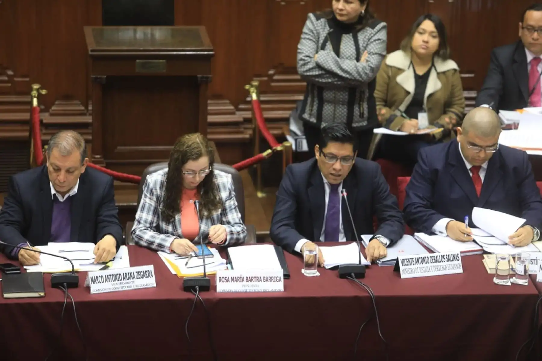 Ministro de Justicia y Derechos Humanos, Vicente Zeballos, sustenta proyectos de reforma constitucional en el Congreso de la República.