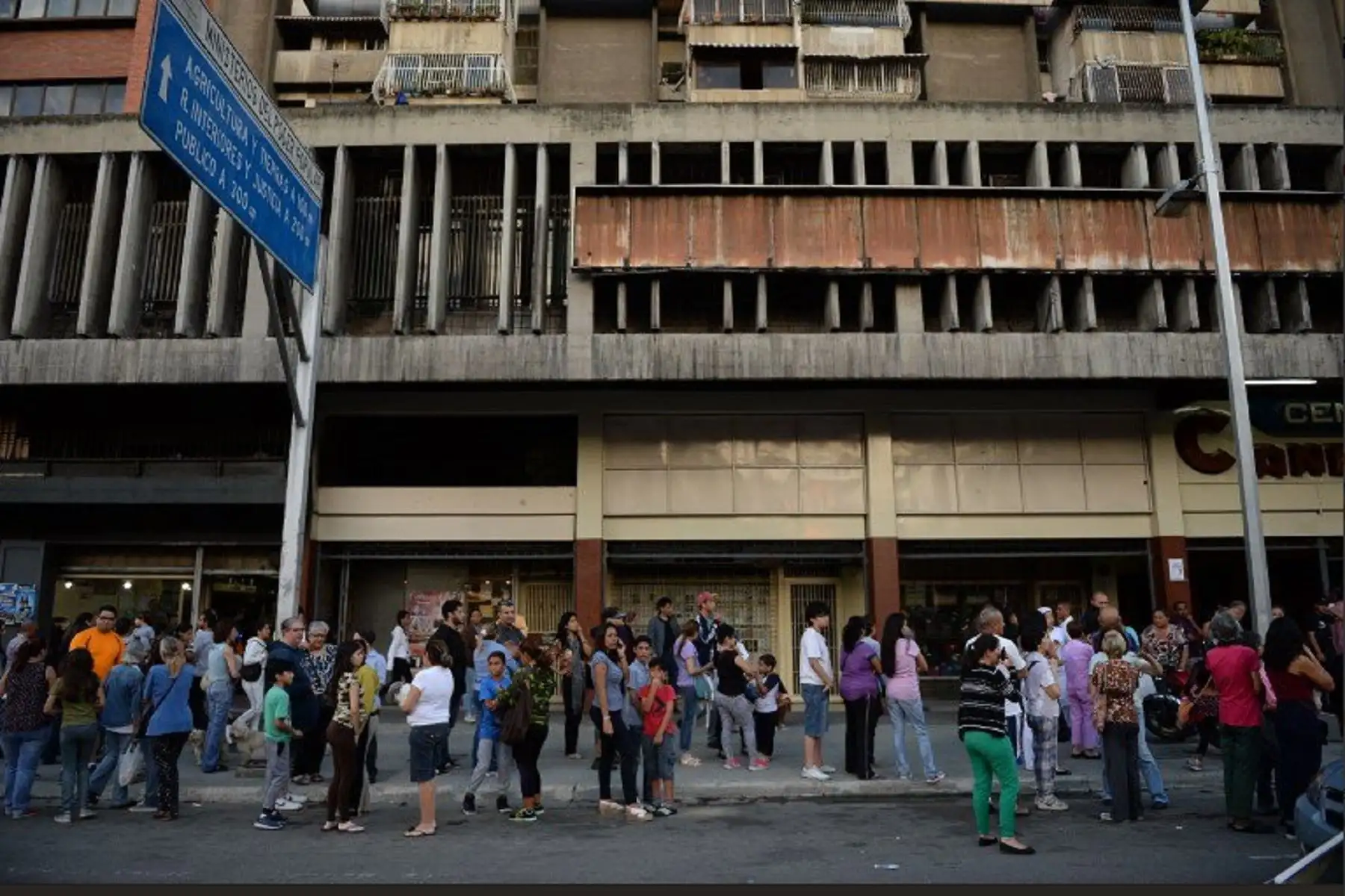 Fuerte sismo en Venezuela