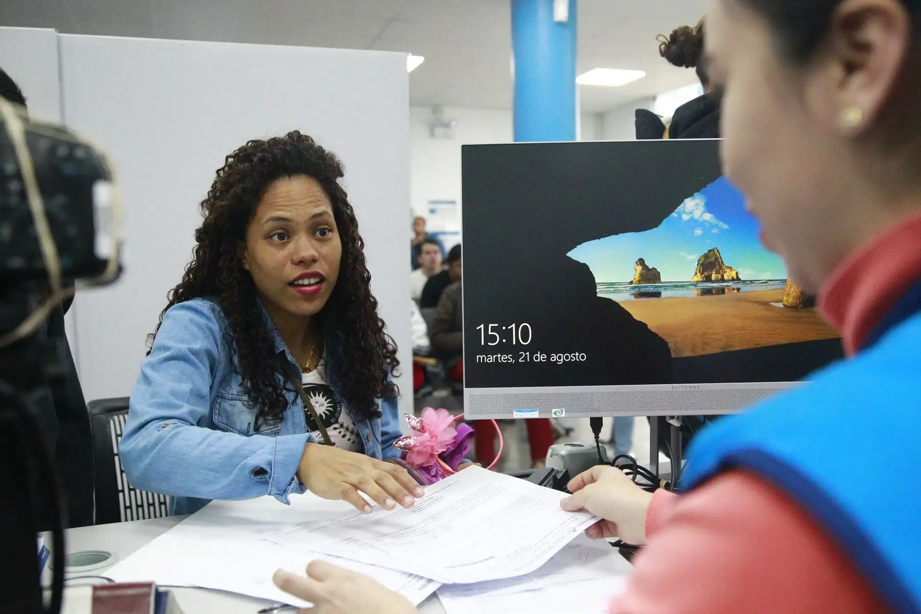 Ciudadanos venezolanos realizan trámites en las oficinas de Migraciones para regularizar el (PPT) Permiso Temporal de permanencia. Foto: ANDINA/Eddy Ramos