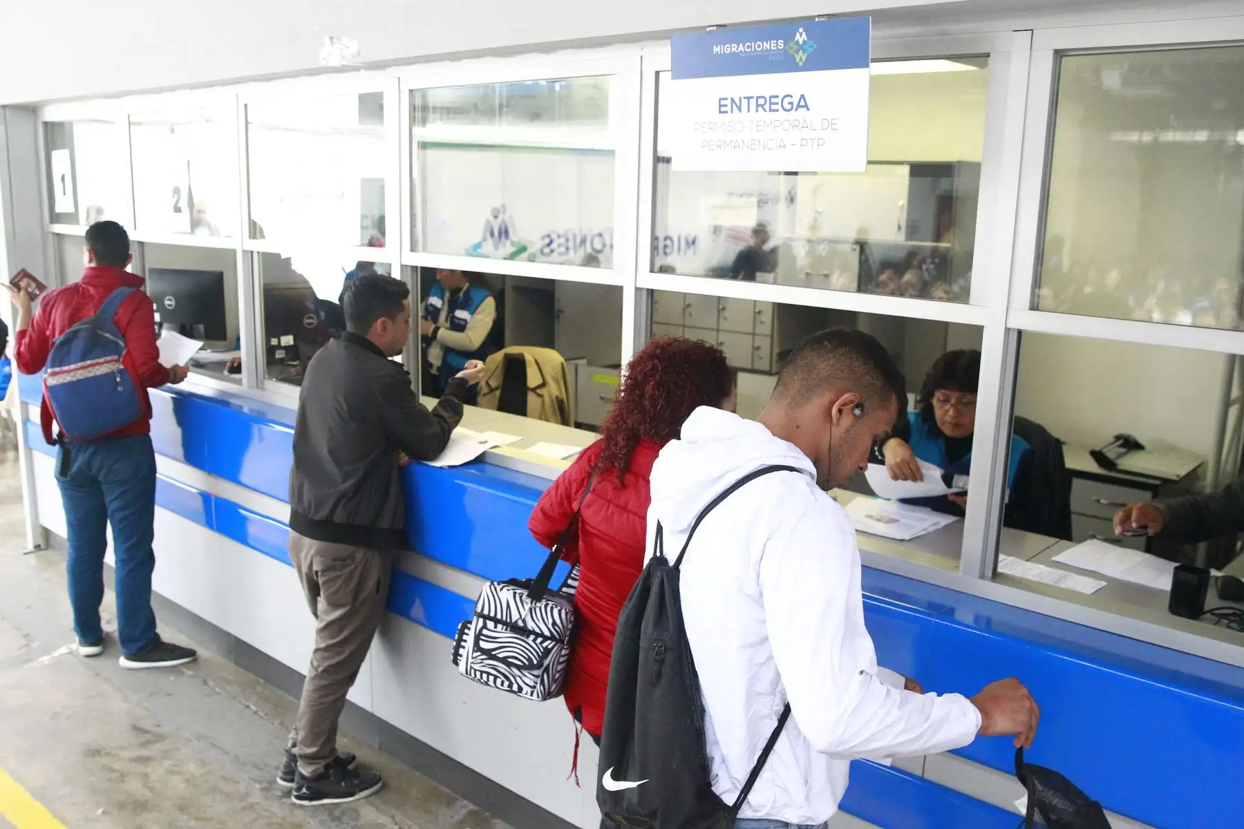 Ciudadanos venezolanos realizan trámites en las oficinas de Migraciones para regularizar el (PPT) Permiso Temporal de permanencia. Foto: ANDINA/Eddy Ramos