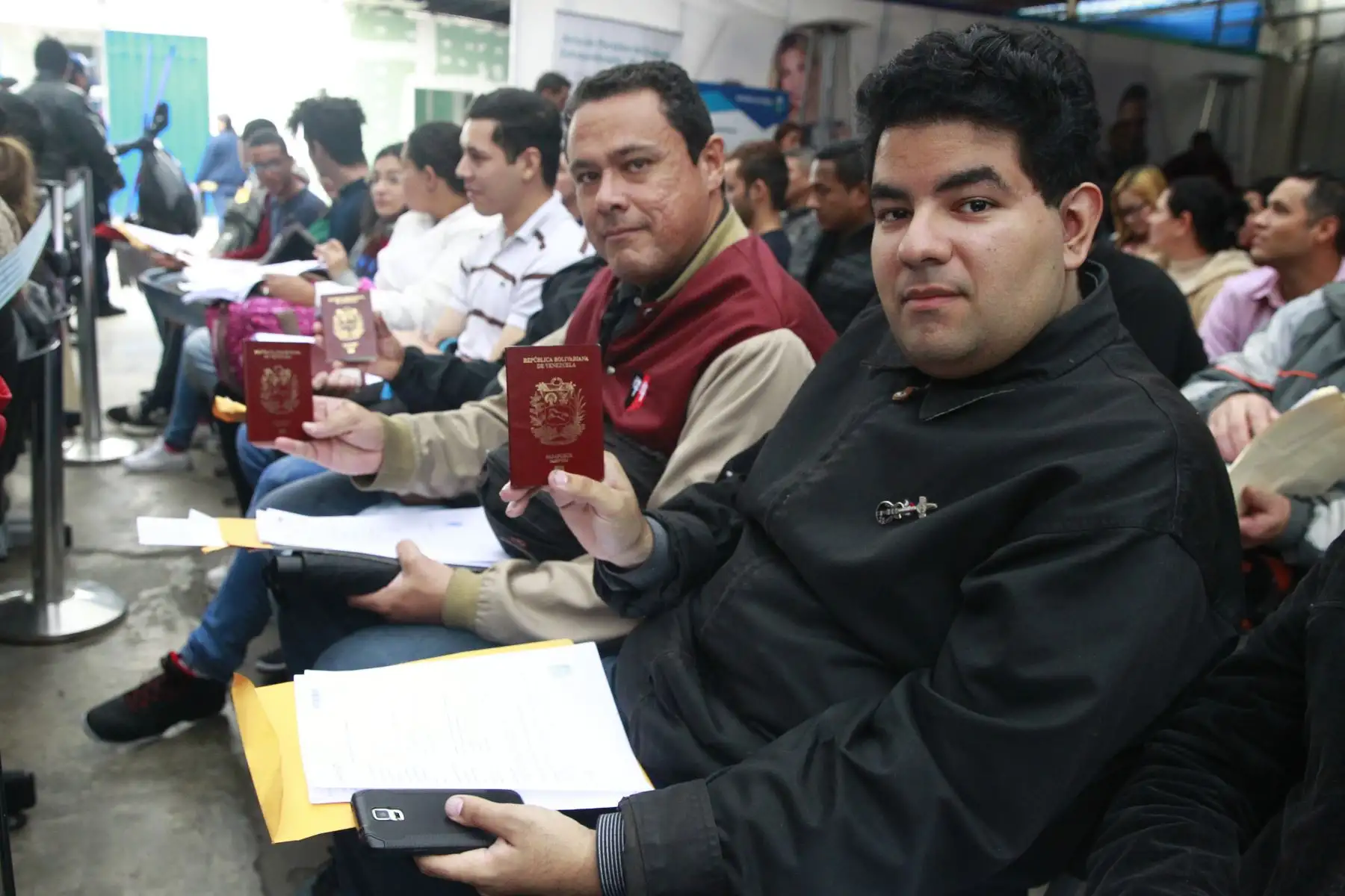 Ciudadanos venezolanos realizan trámites en las oficinas de Migraciones para regularizar el (PPT) Permiso Temporal de permanencia. Foto: ANDINA/Eddy Ramos