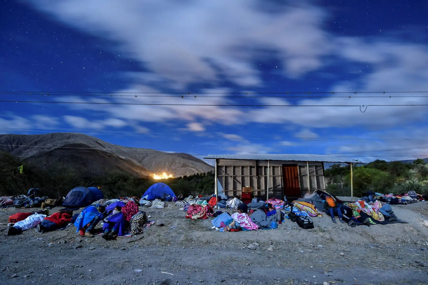 Miles de migrantes venezolanos huyen de su país en busca de mejores condiciones de vida.
