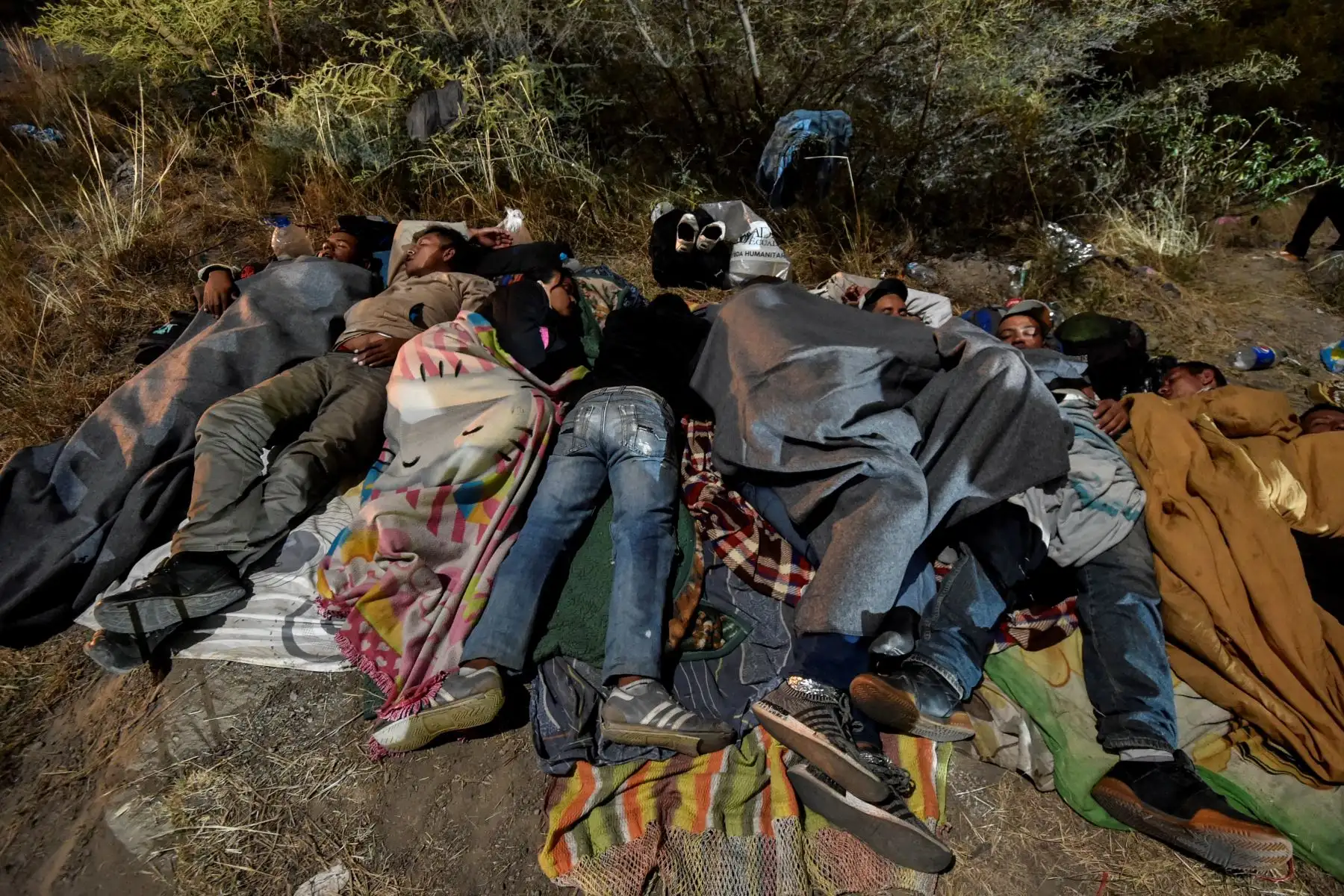 Miles de migrantes venezolanos huyen de su país en busca de mejores condiciones de vida.
