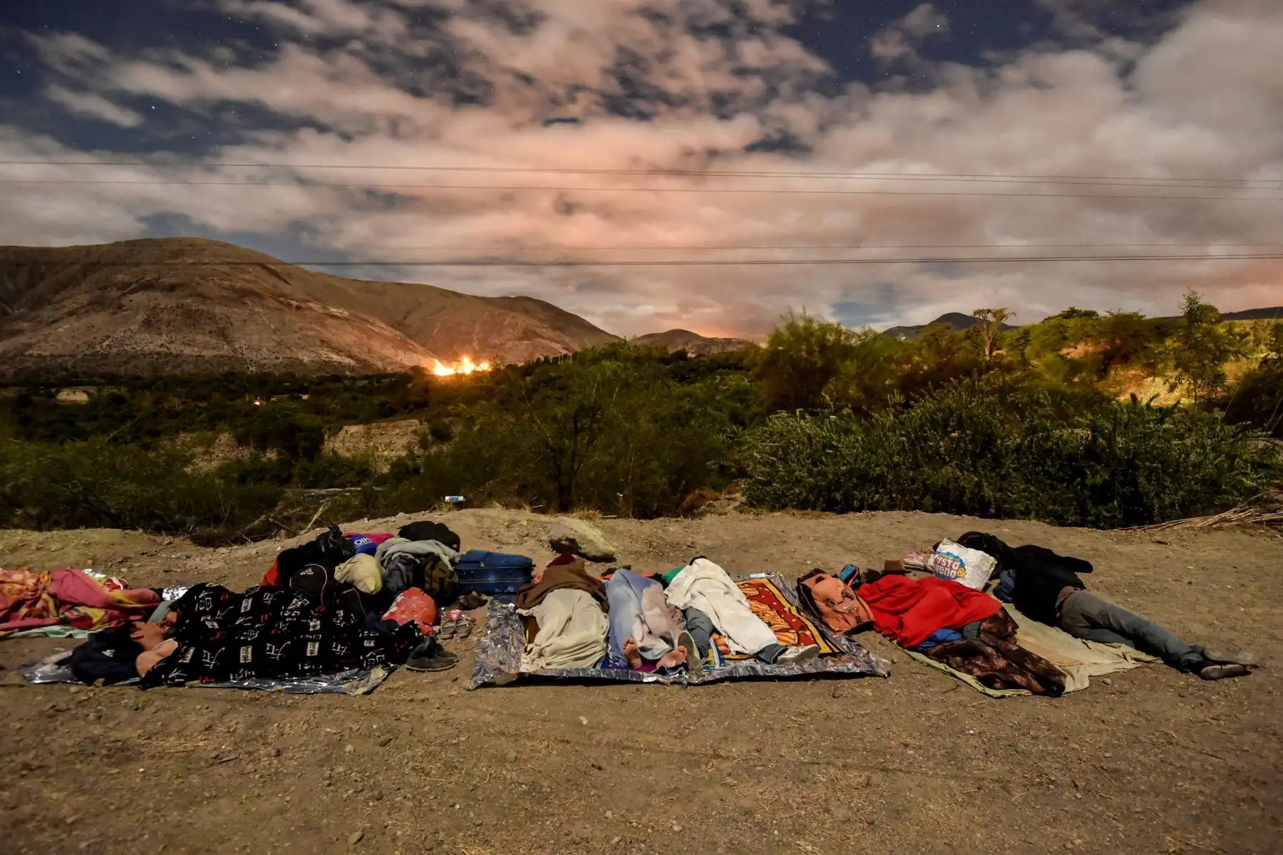 Miles de migrantes venezolanos huyen de su país en busca de mejores condiciones de vida.
