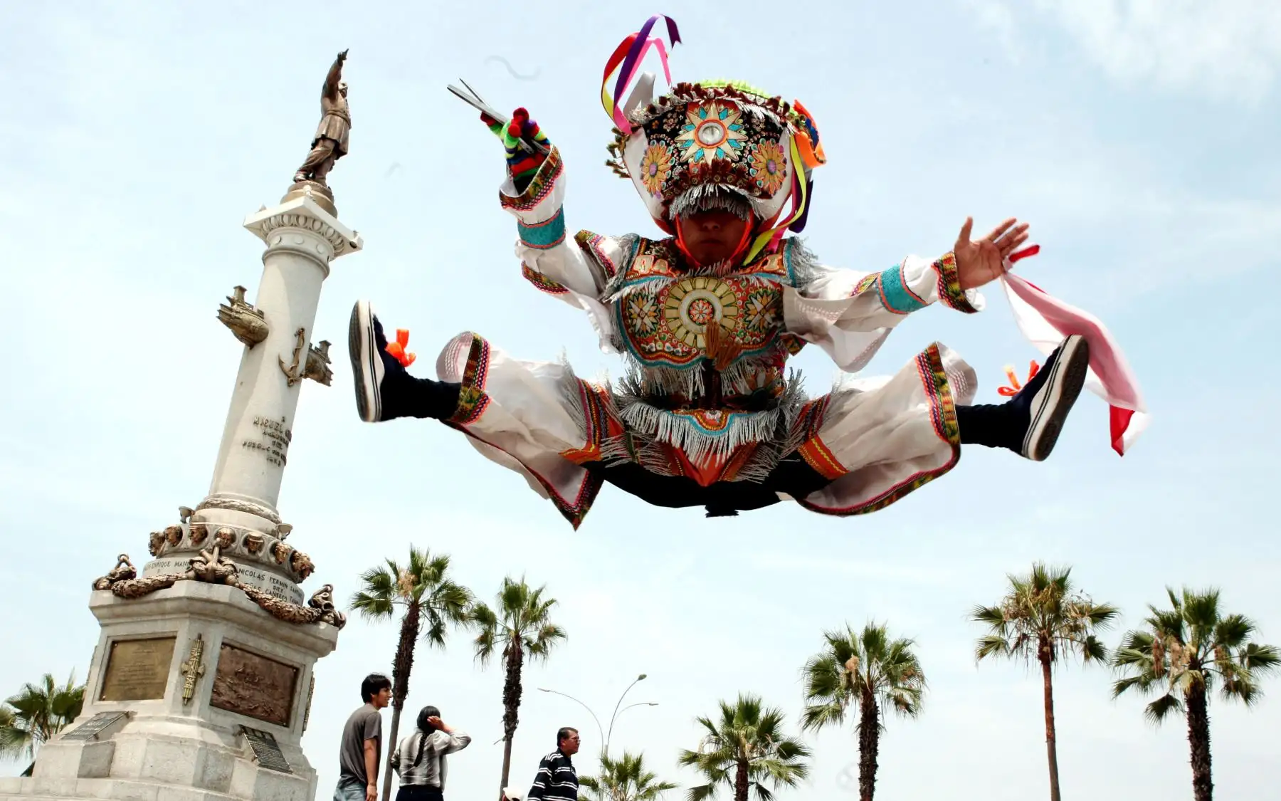 La danza de las tijeras es interpretado tradicionalmente por los habitantes de los pueblos y las comunidades quechuas del sur de cordillera andina central del Perú (Huancavelica, Ayacucho y Apurímac), y, desde hace algún tiempo, por poblaciones de las zonas urbanas del país.Foto: Archivo El Peruano