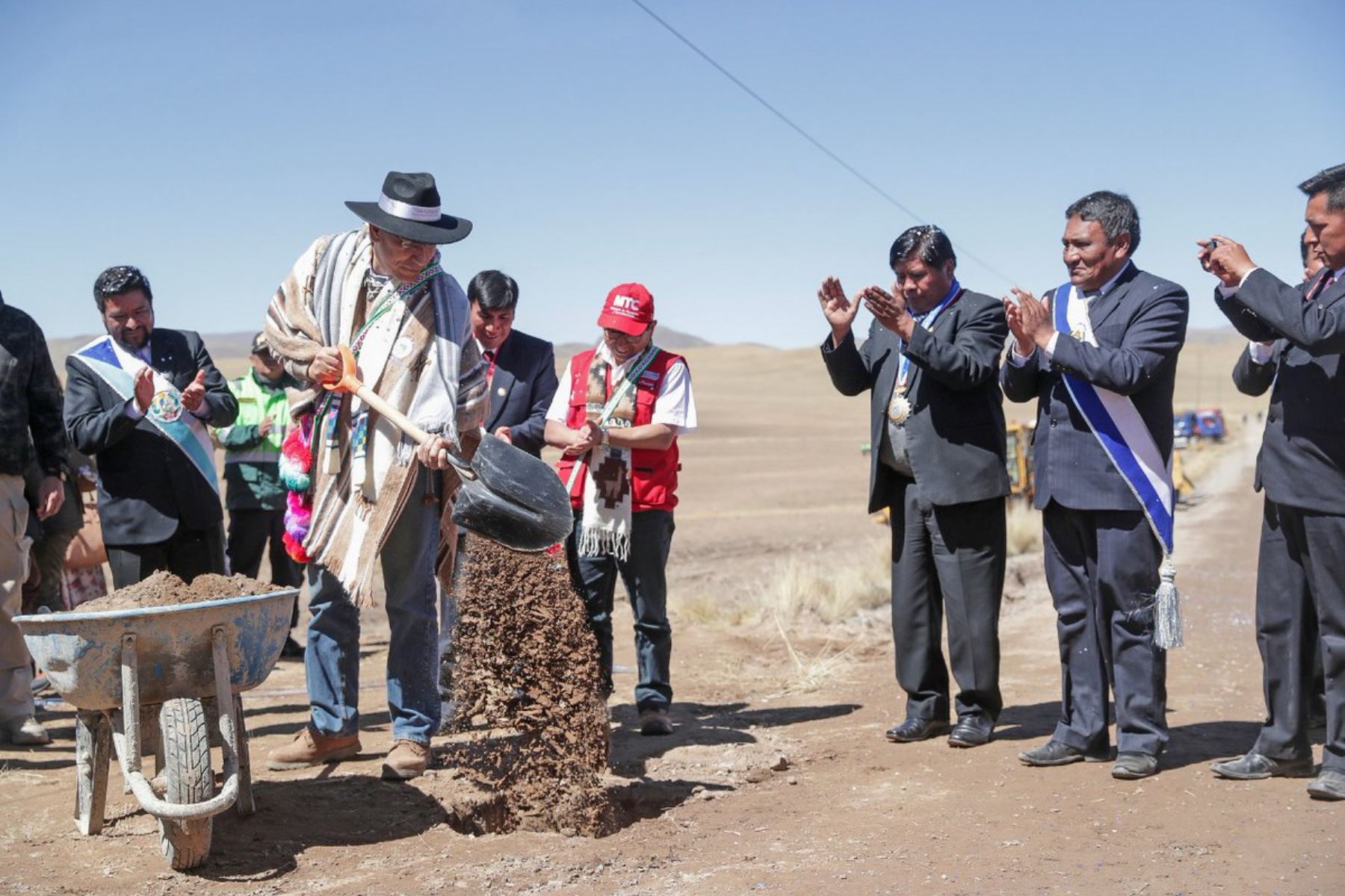 Gobierno inicia obras en la carretera Checca-Mazocruz, en Puno. ANDINA/Difusión