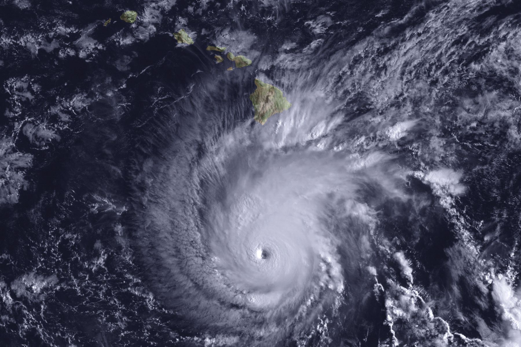 Imagen de satélite de la Administración Nacional Oceánica y Atmosférica (NOAA) muestra al huracán Lane Foto: AFP