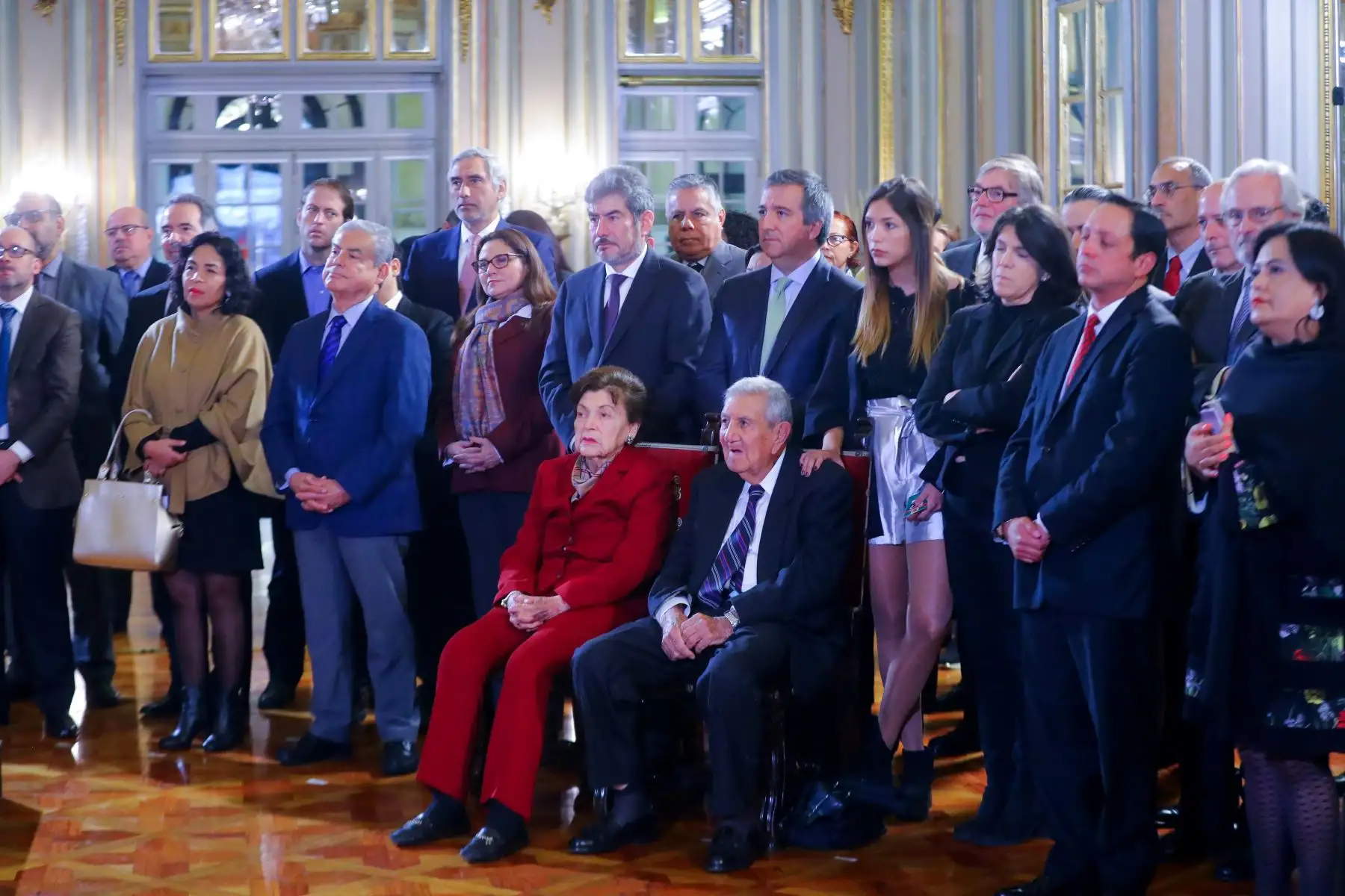 Jefe de Estado, Martín Vizcarra, reconoce a Gastón Acurio con la Orden al Mérito por Servicios Distinguidos, en el grado de Gran Cruz, en el Salón Dorado de Palacio de Gobierno. Foto: ANDINA/Prensa Presidencia