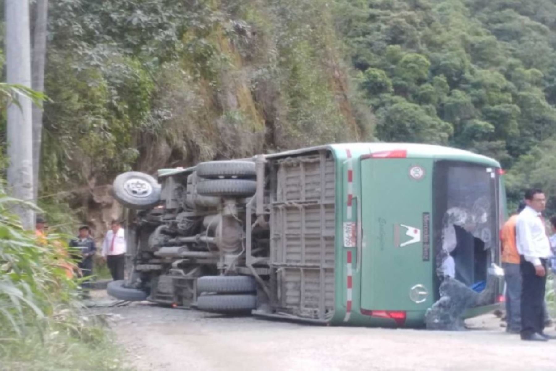 Al menos 10 heridos policontusos deja el despiste y vuelco de un ómnibus de la Empresa Consettur en la carretera Hiram Binghamh, ocurrido esta tarde cerca al poblado de Machu Picchu, en la región Cusco.