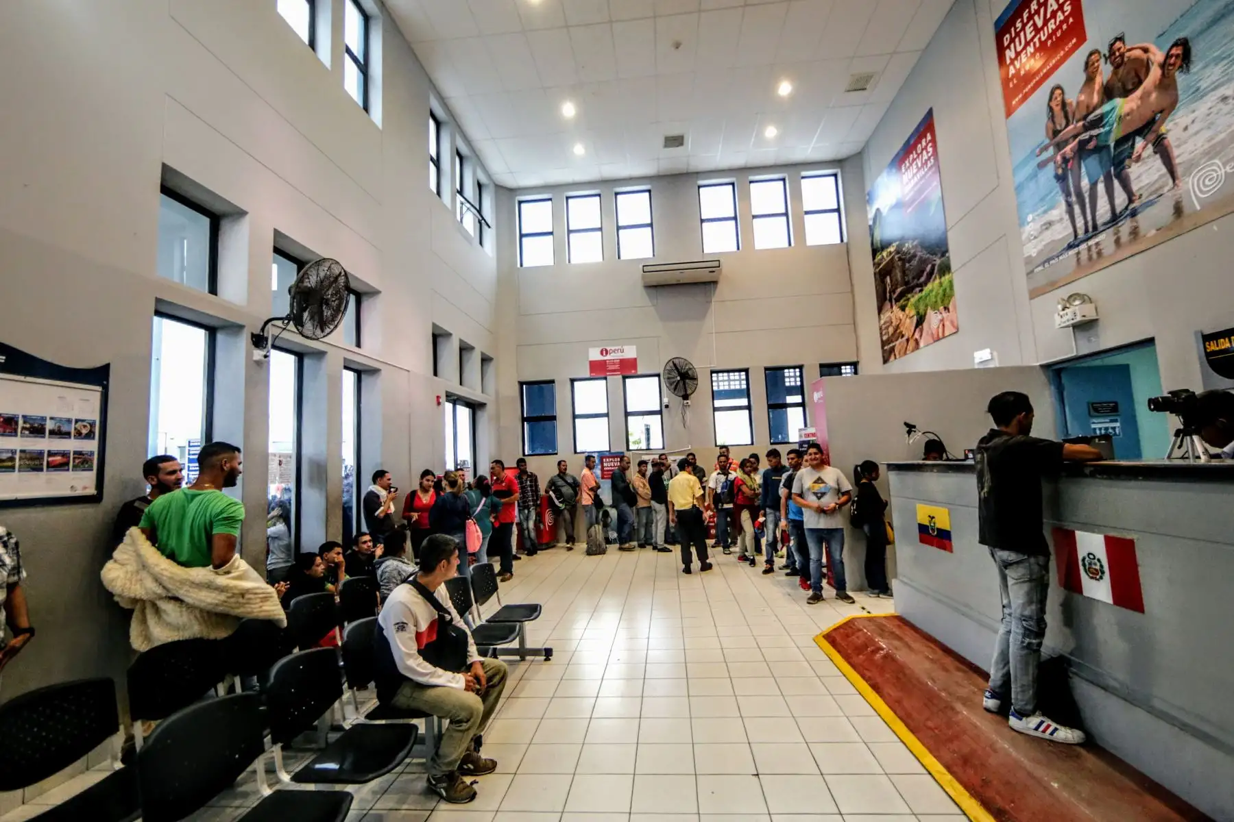 El Centro de Binacional de Atención Fronteriza de Perú, ubicado en el distrito de Aguas Verdes, Tumbes, está trabajando a doble turno para atender la inmensa llegada de venezolanos a nuestro país. Foto: ANDINA/Luis Iparraguirre